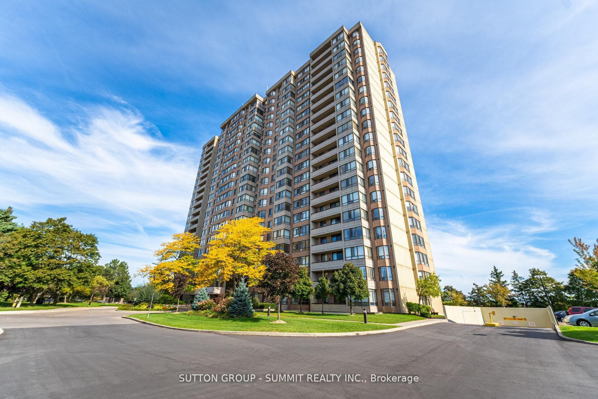 100 County Court Boulevard Unit 1005, Brampton, ON L6W 3X1 - Photo 1
