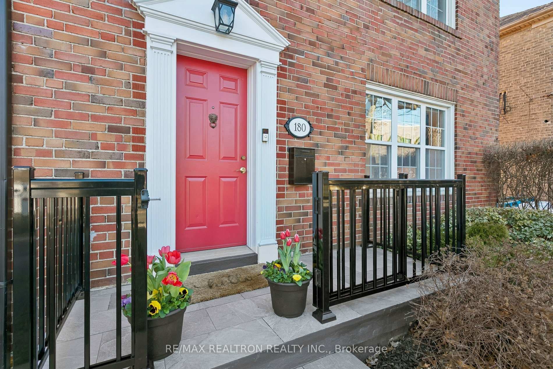 Welcome to 180 Windermere in the heart of Swansea