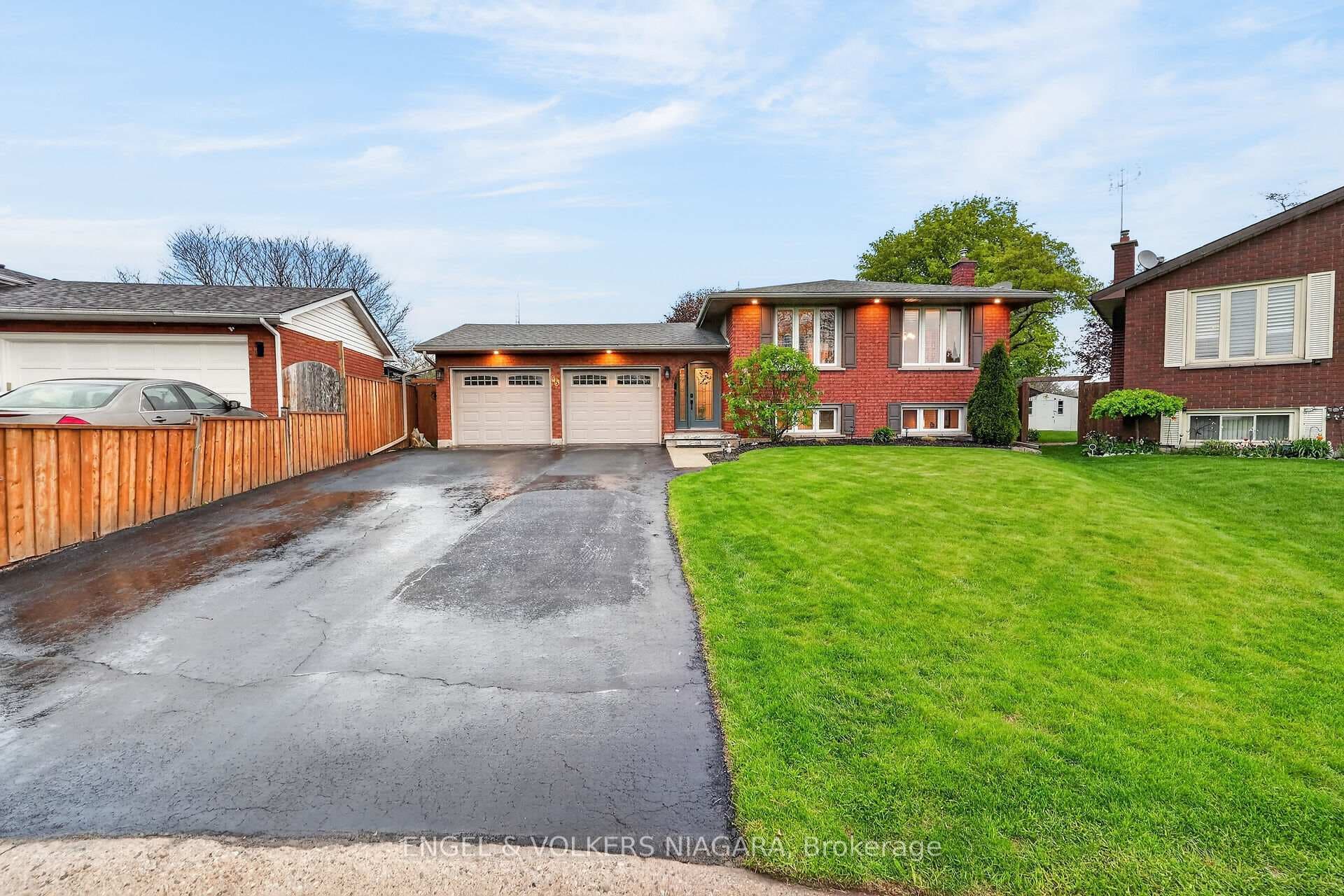 15 Flamboro Court, Brantford