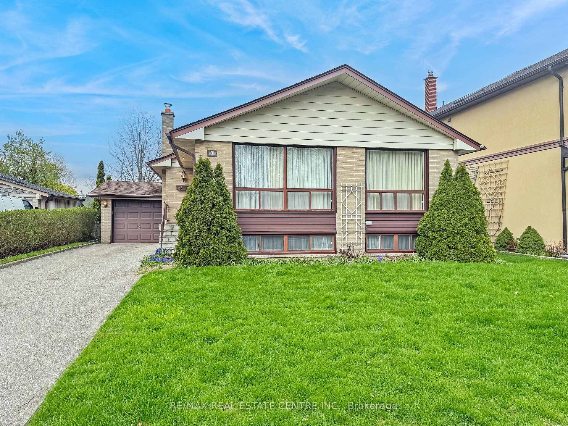 8 Powburn Place, Etobicoke (Kingsview Village / Humber Heights), ON M9R 2C6 - Photo 1