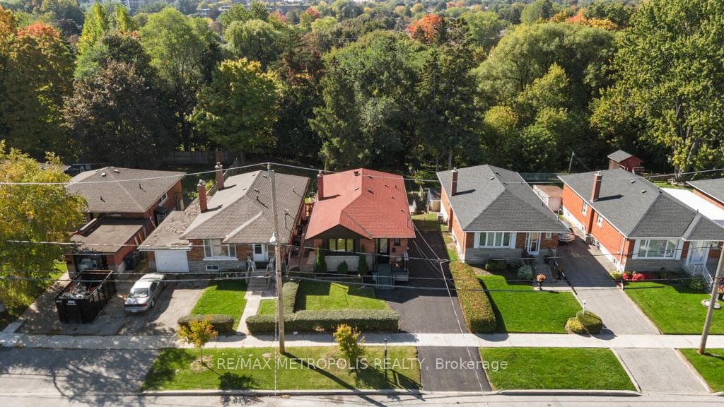 27 Gully Drive, Scarborough (West Hill / Highland Creek)