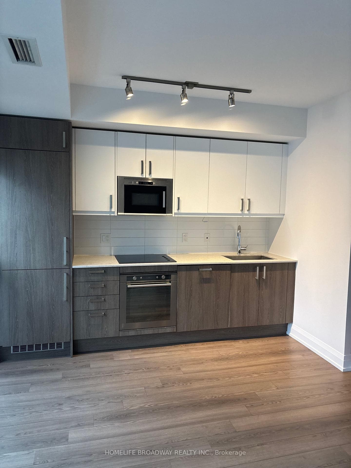 77 Mutual Street Unit 1605, Toronto C08