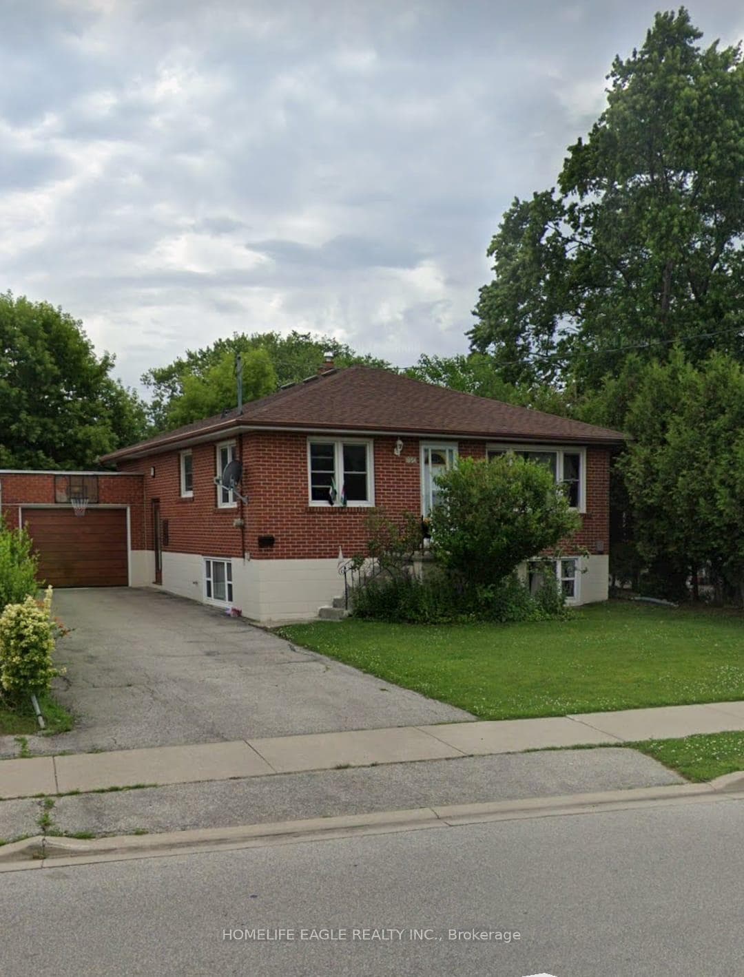 1024 Ogden Avenue, Mississauga, ON L5E 2G5 - Photo 1