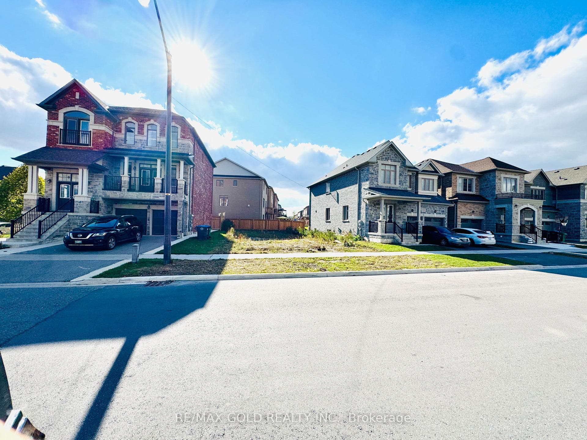 180 Thornbush Boulevard, Brampton, ON L7A 0G4 - Photo 1
