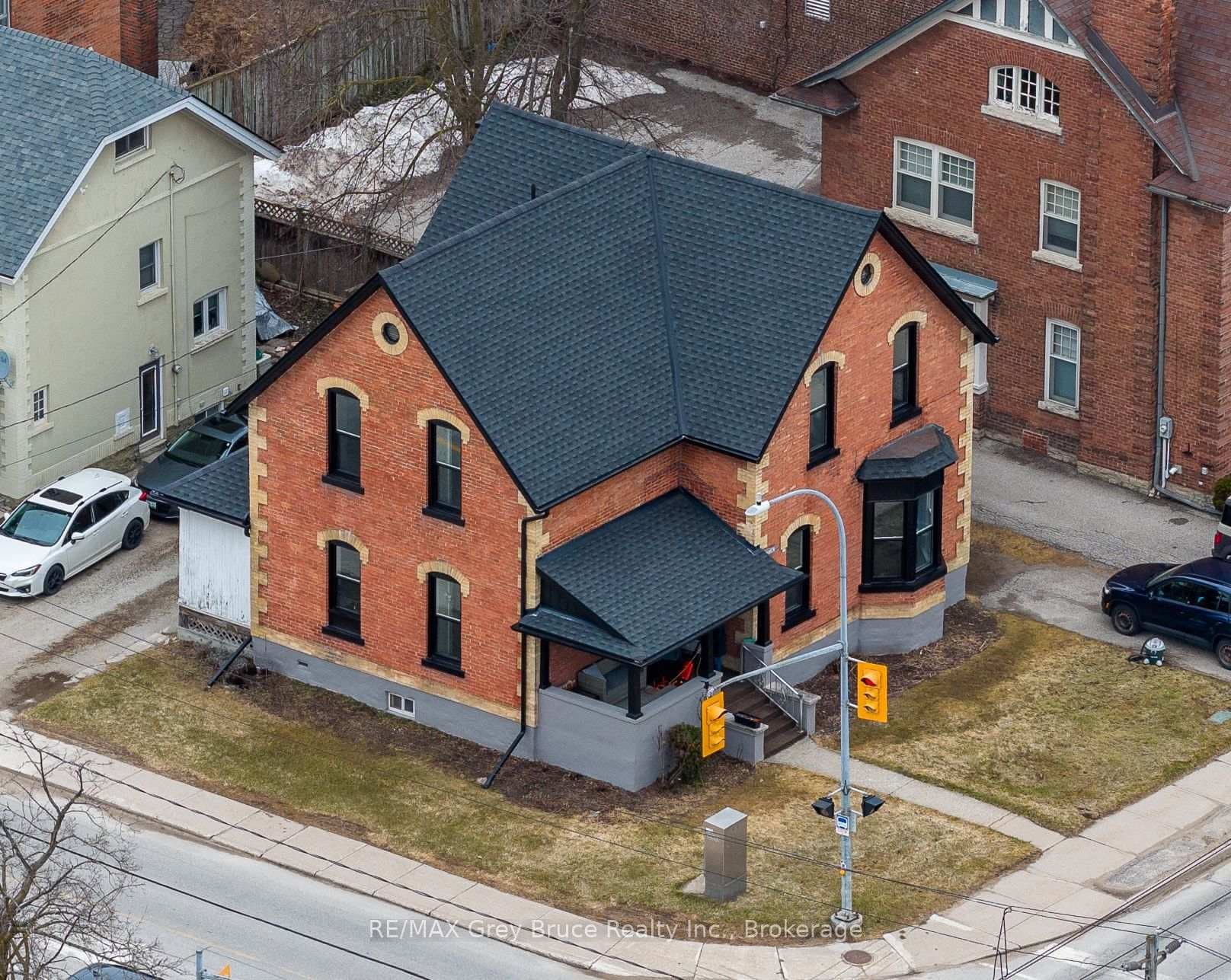 902 2nd Avenue, Owen Sound, ON N4K 4M7 - Photo 1