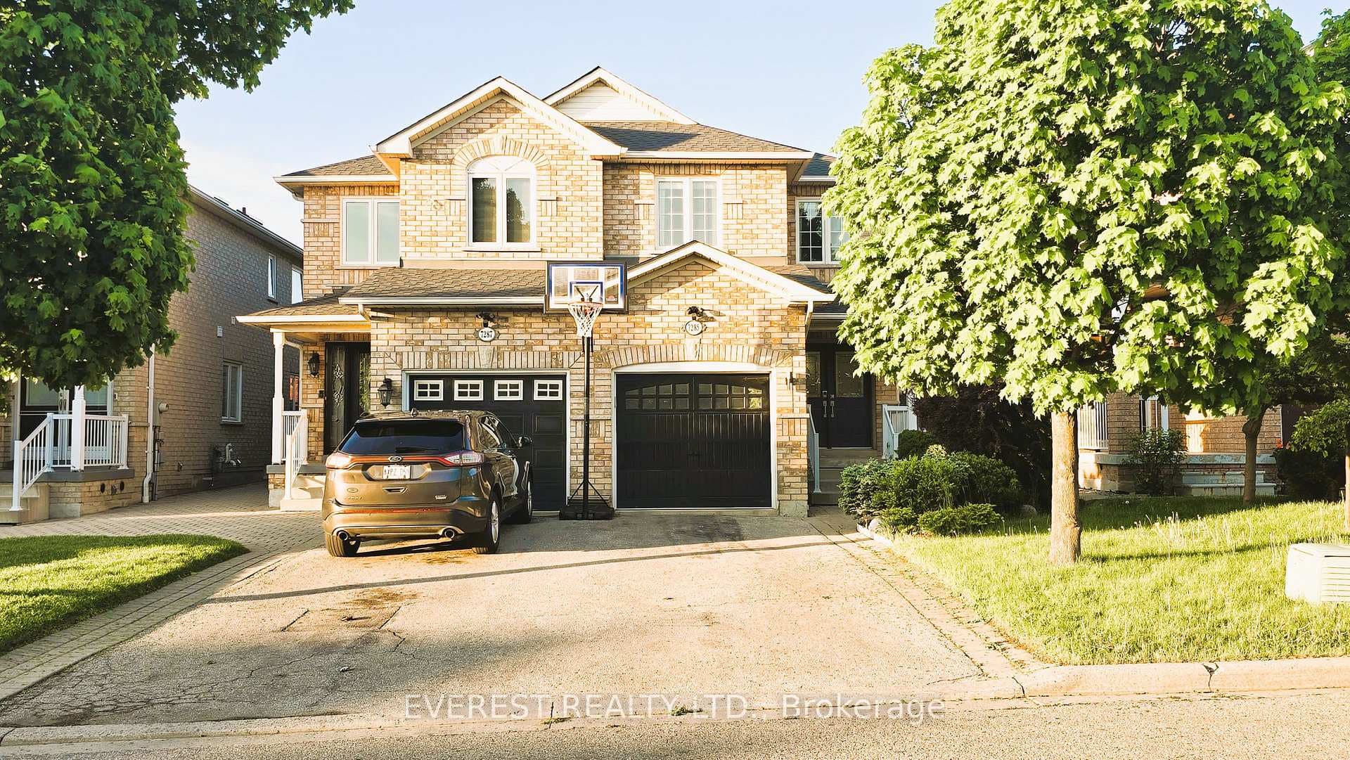 7285 Gagliano Drive, Mississauga, ON L5W 1X3 - Photo 1