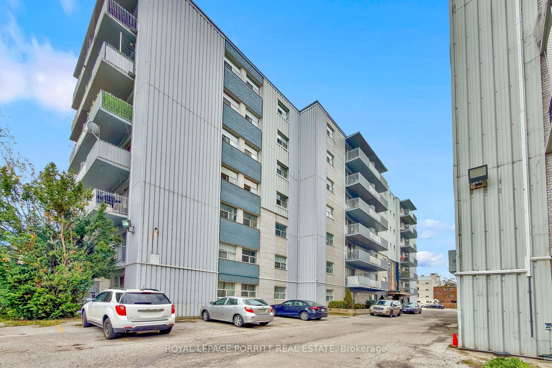 4 Superior Avenue Unit 5, Toronto W06