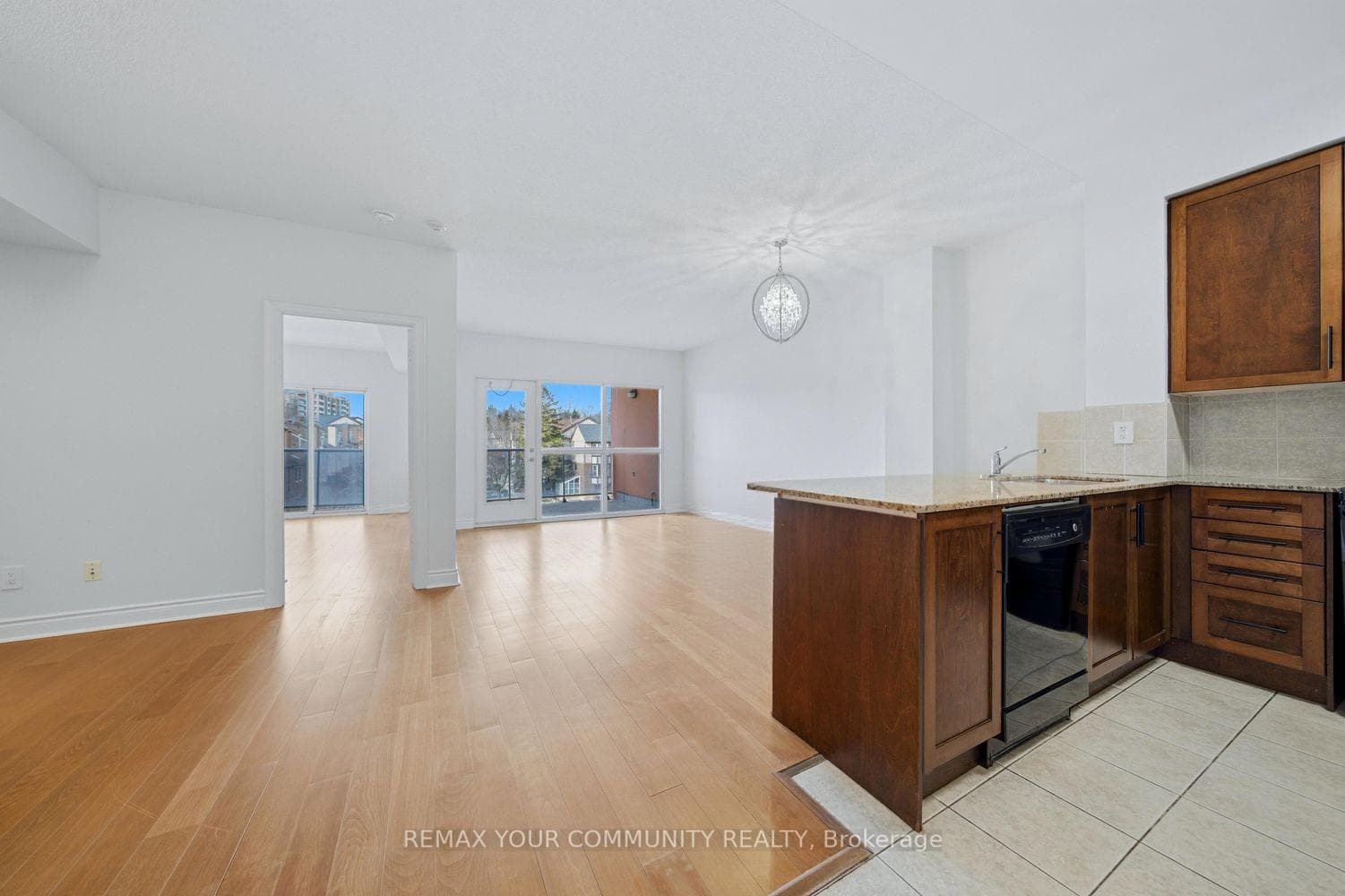 160 Woodbridge Avenue Unit 409, Vaughan, ON L4L 0B8 - Photo 1