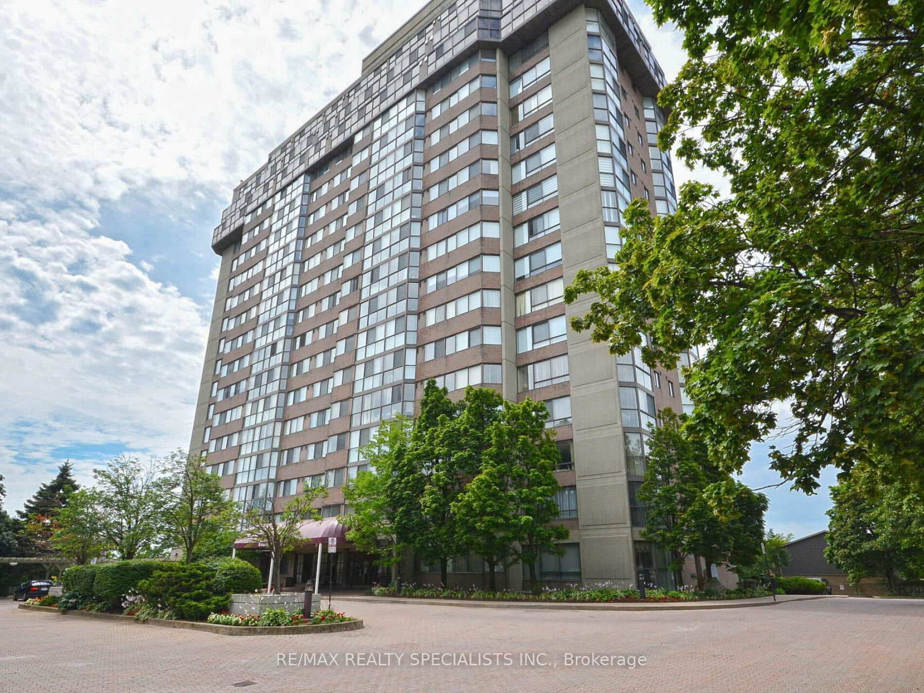 880 Dundas Street Unit 1002, Mississauga, ON L5C 4H3 - Photo 1