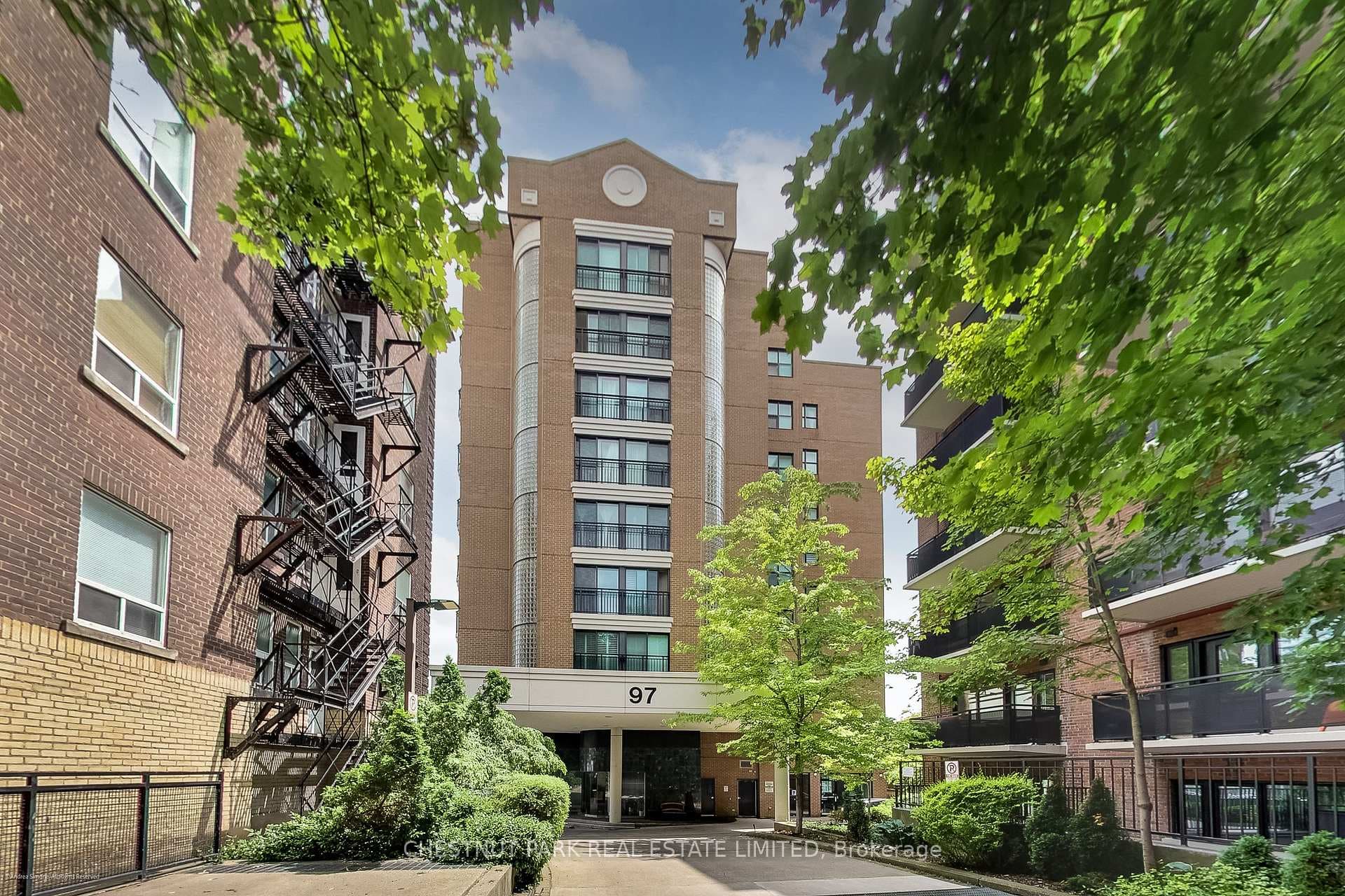 97 Lawton Boulevard Unit 201, Annex / Yorkville / Summerhill, ON M4V 1Z6 - Photo 1