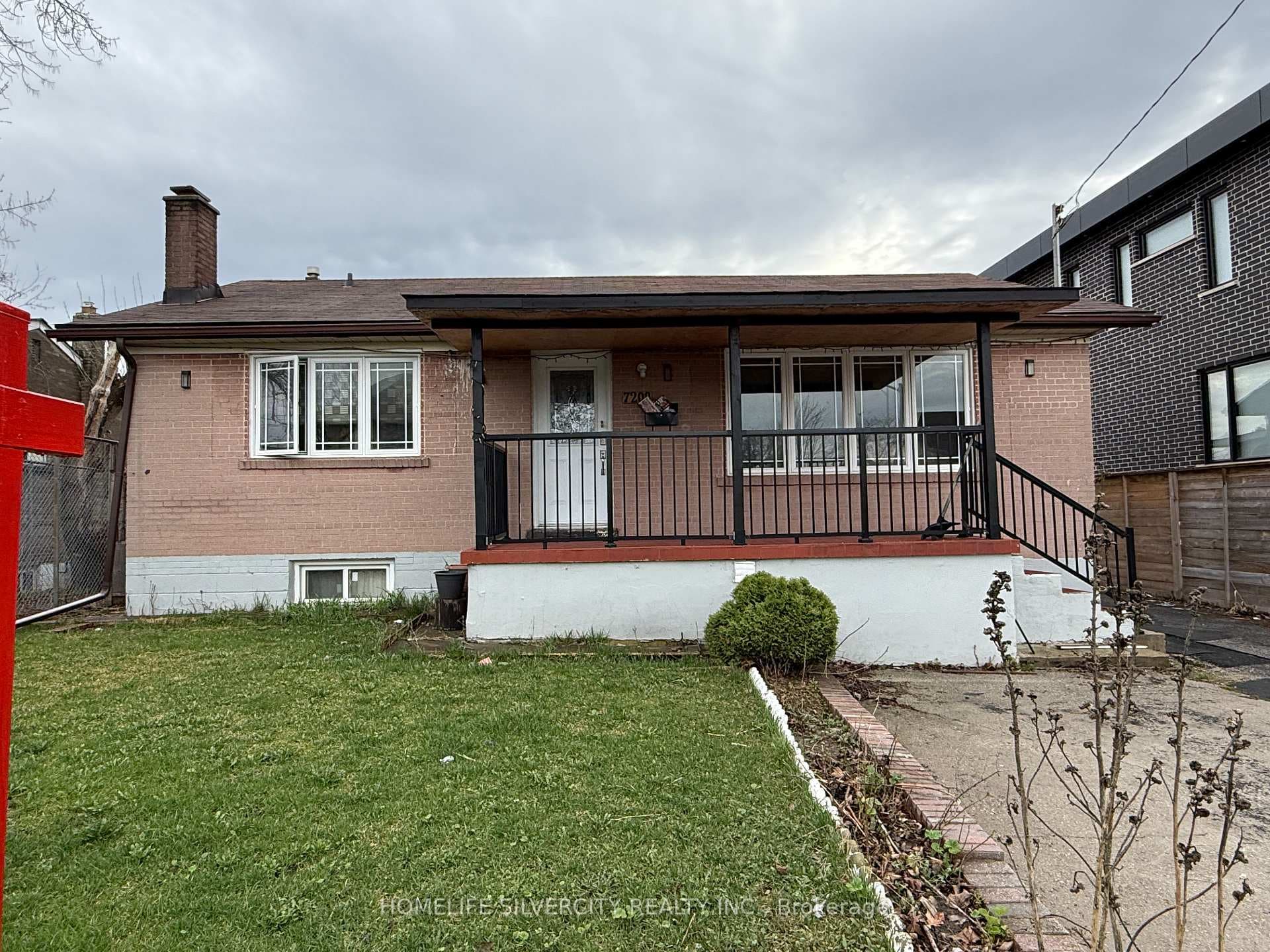 7208 Hermitage Road, Mississauga, ON L4T 2S4 - Photo 1