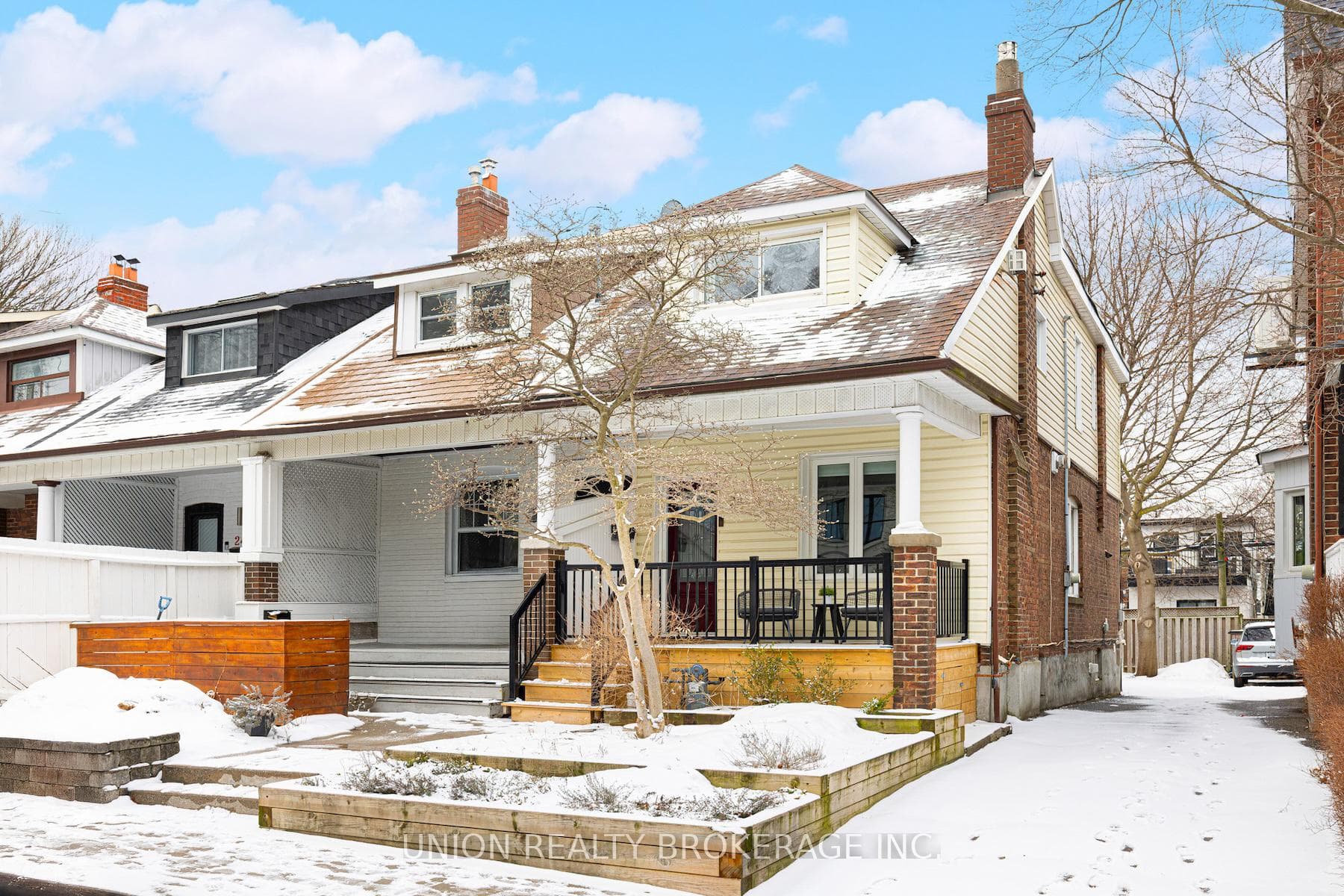 246 Lee Avenue, The Beaches / Upper Beaches, ON M4E 2P5 - Photo 1