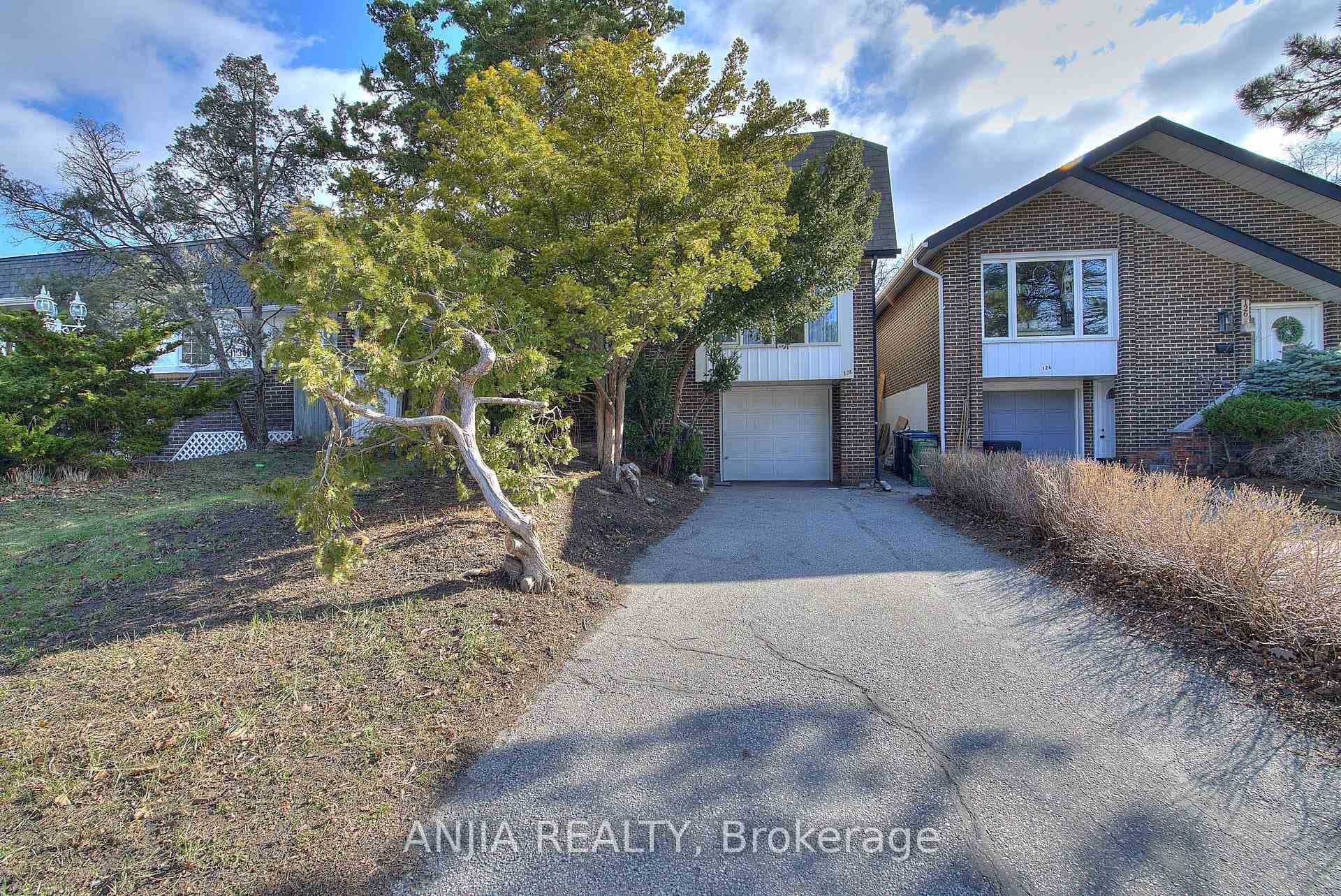 128 Loganberry Crescent Unit Cres, Hillcrest Village / Bayview Village, ON M2H 3H1 - Photo 1