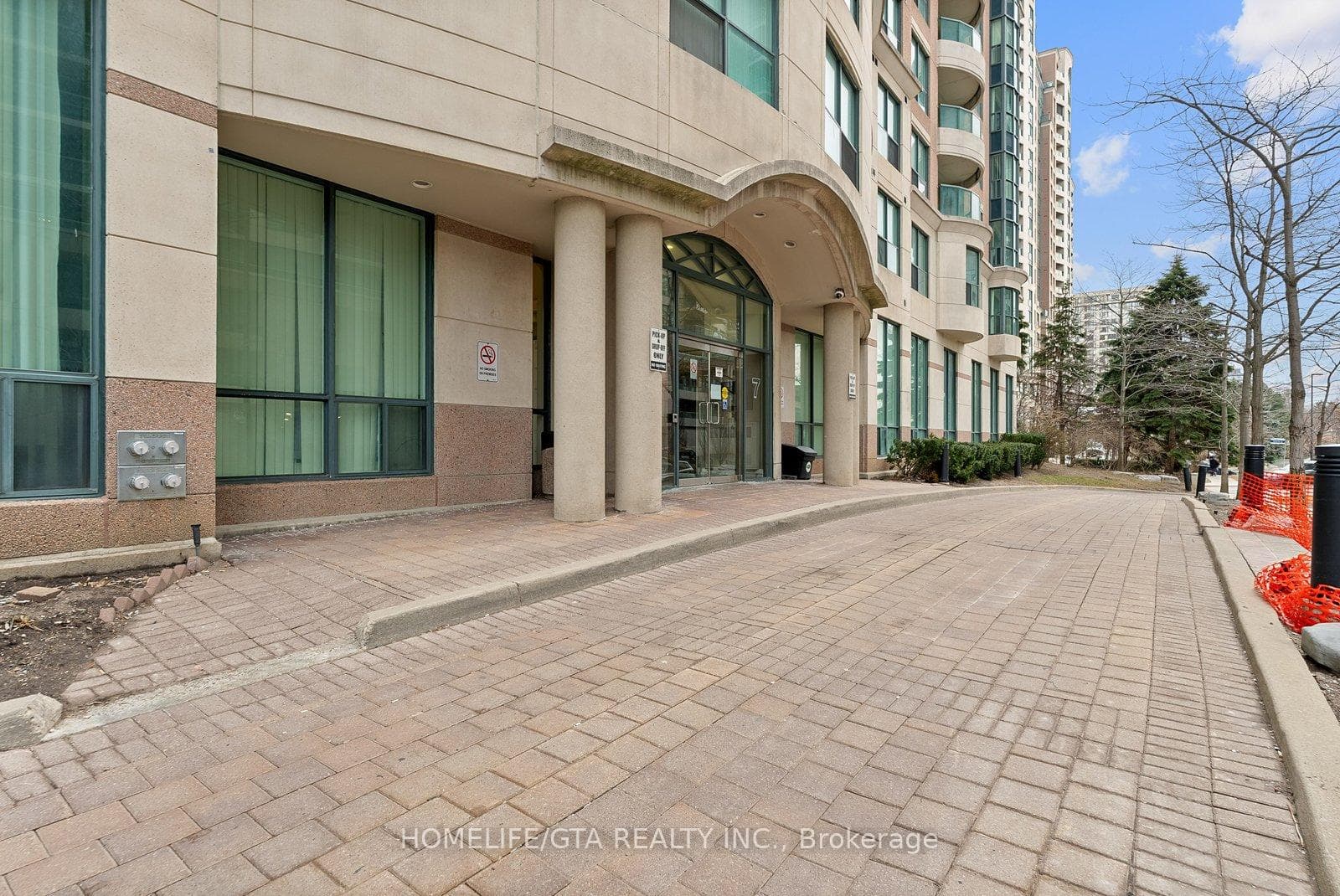 7 Lorraine Drive Unit 815, Thornhill / Willowdale, ON M2N 7H2 - Photo 1
