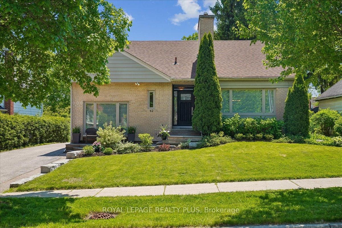 42 Roseview Avenue, Richmond Hill, ON L4C 1C7 - Photo 1