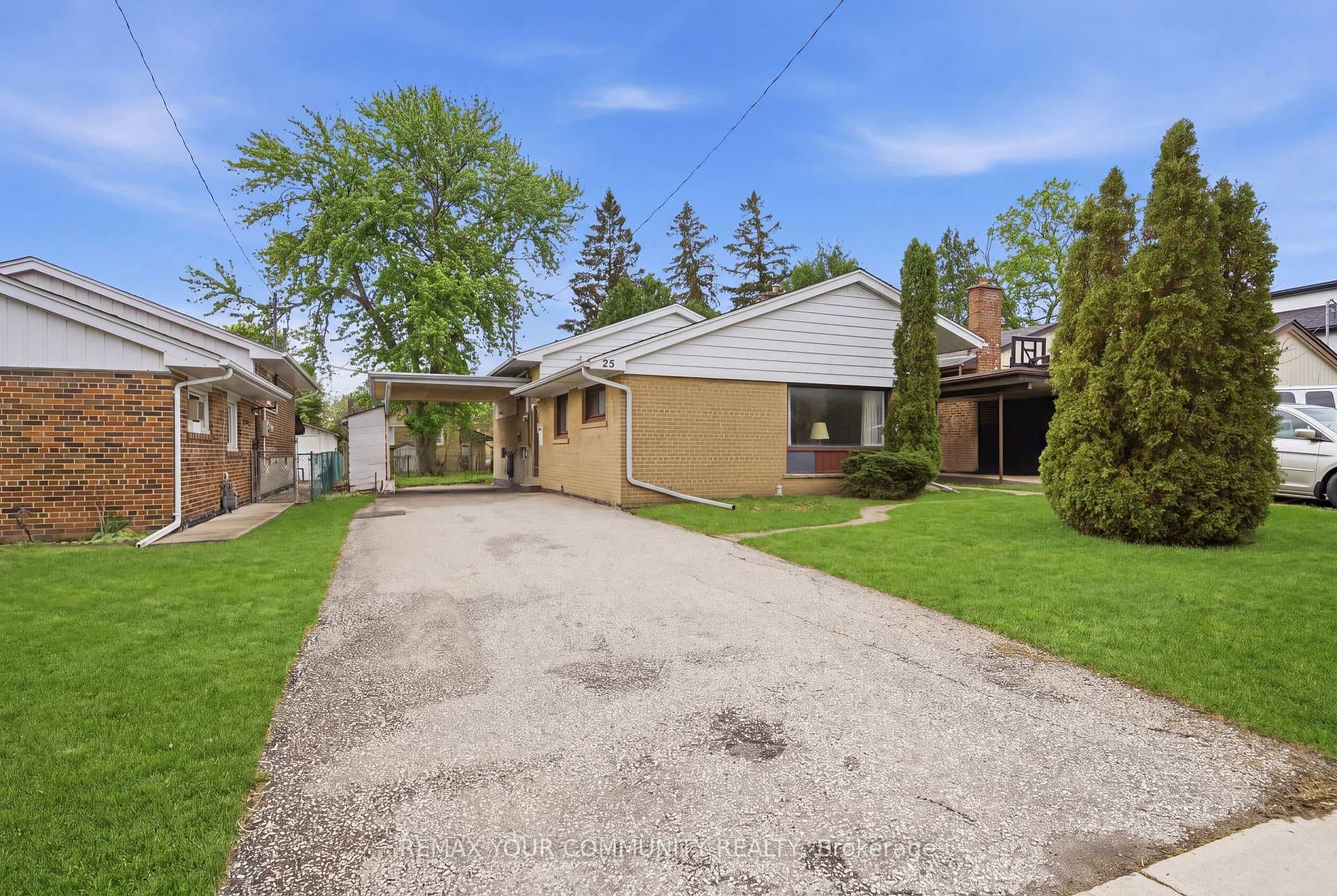 25 Fordwich Crescent, Etobicoke (West Mall / Rexdale), ON M9W 2T3 - Photo 1