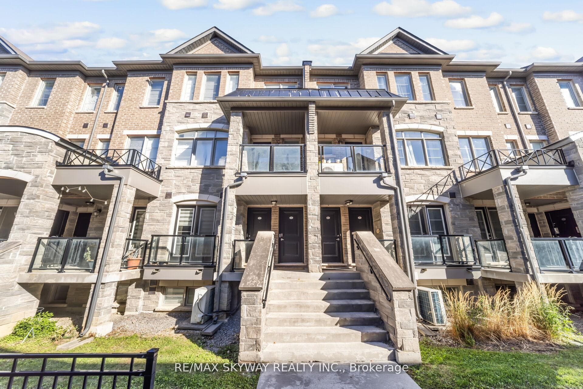 200 Veterans Drive Unit 22, Brampton, ON L7A 4S6 - Photo 1