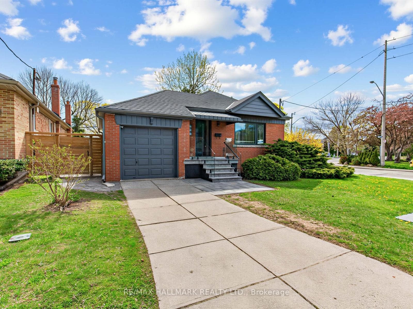 1 Ferncliff Court, Danforth / East York, ON M4B 2M3 - Photo 1