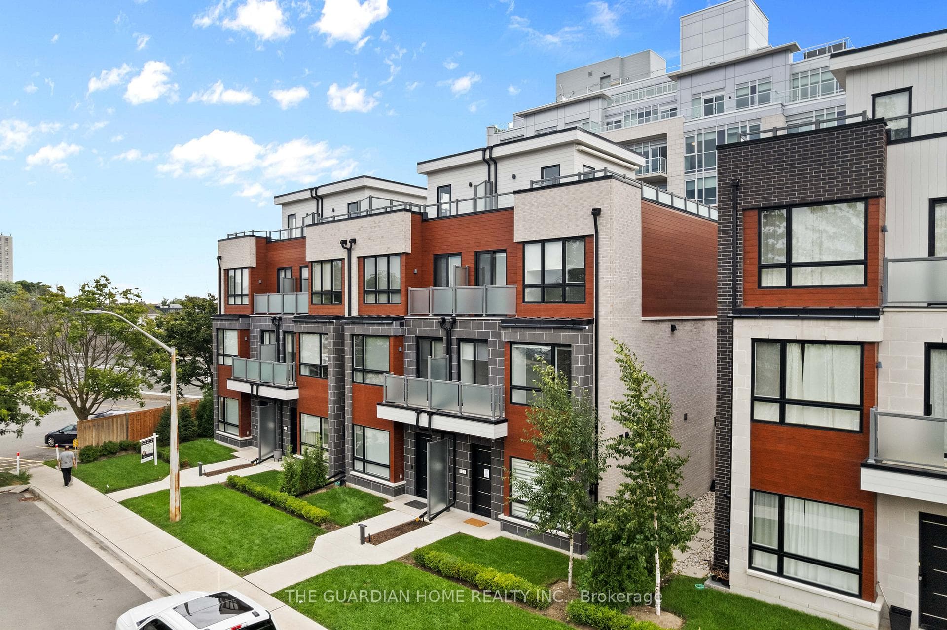 121 High Street, Mississauga, ON L5H 1K4 - Photo 1