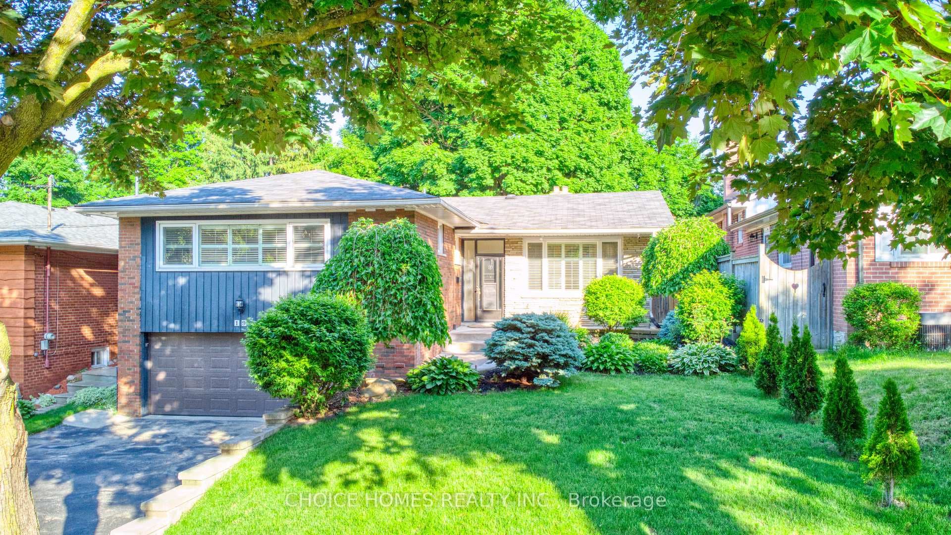 19 Landfair Crescent, Toronto E09