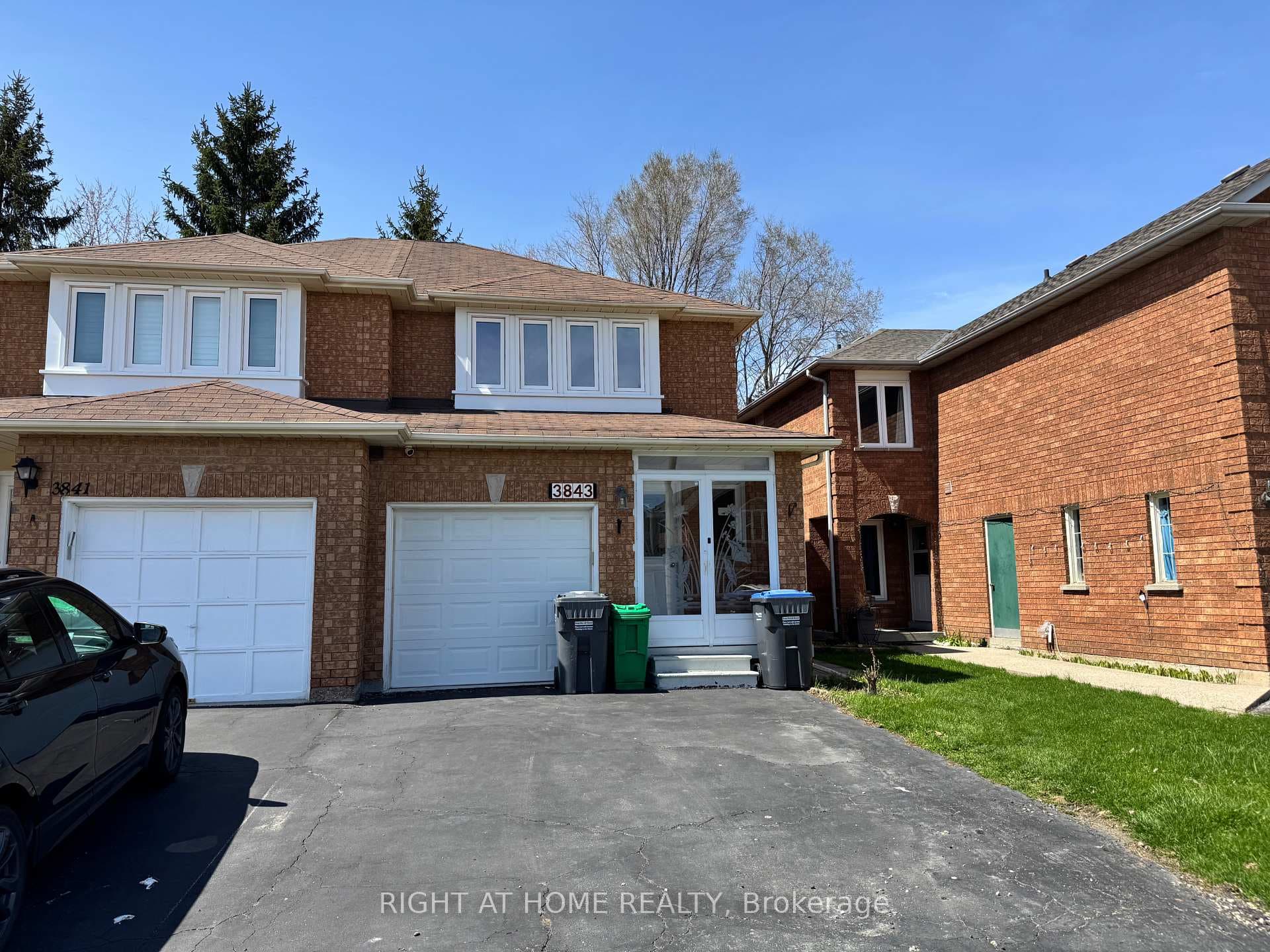 3843 Densbury Drive Unit Upper, Mississauga, ON L5N 6Z3 - Photo 1