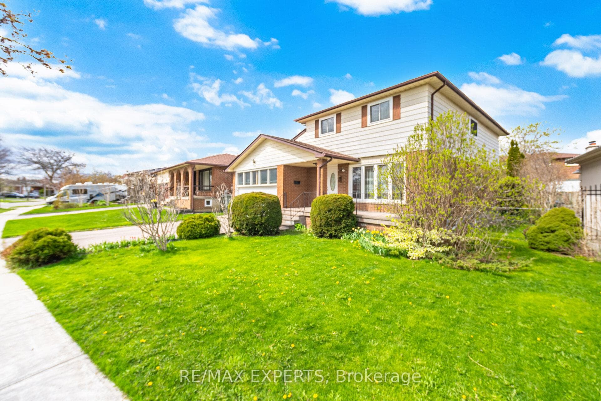 479 Louis Drive, Mississauga, ON L5B 2J5 - Photo 1
