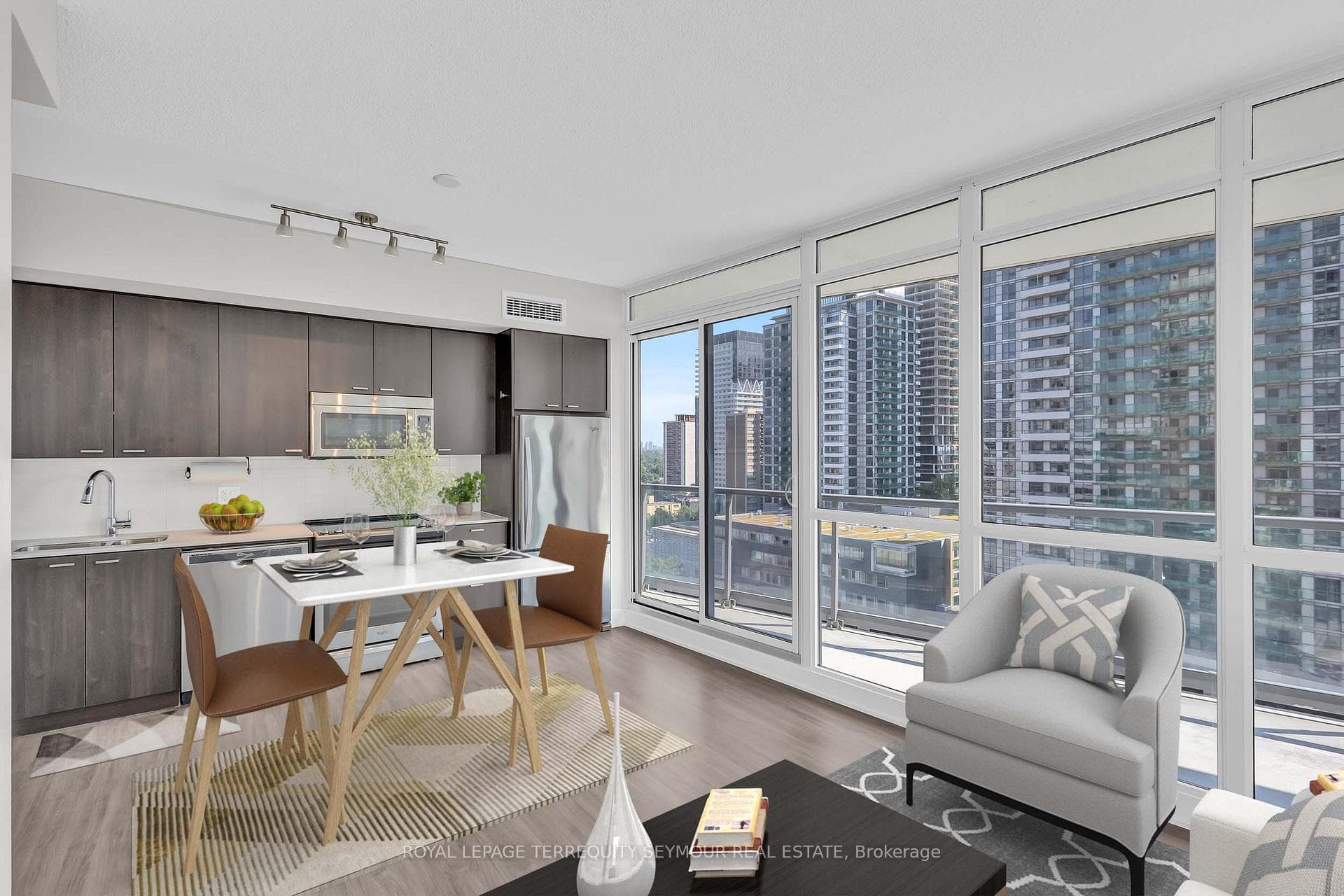 30 Roehampton Avenue Unit 1210, Leaside / Davisville, ON M4P 0B9 - Photo 1