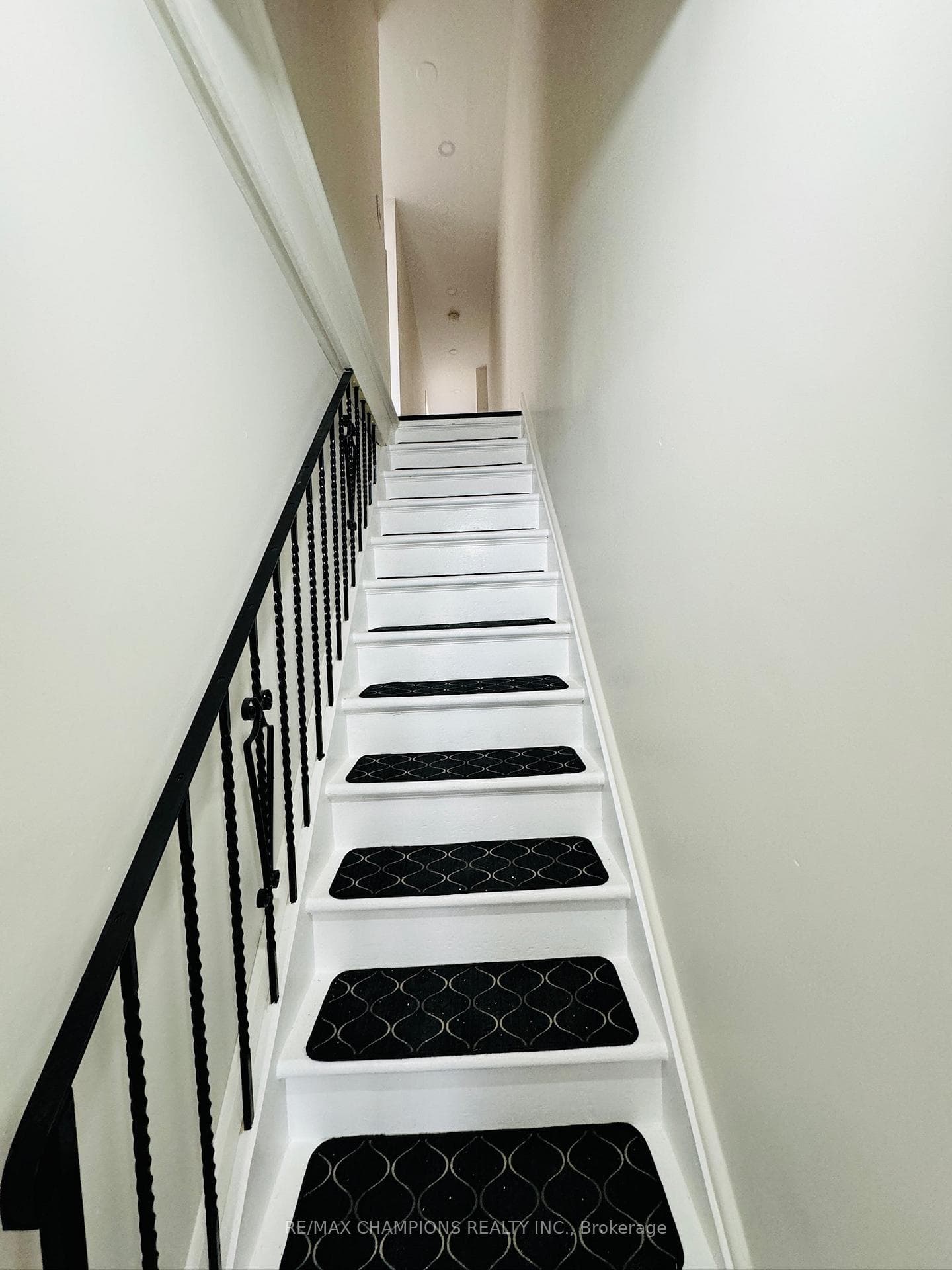 196 Caledonia Road Unit 2nd Flr, Keelesdale / Eglinton West, ON M6E 4S7 - Photo 1