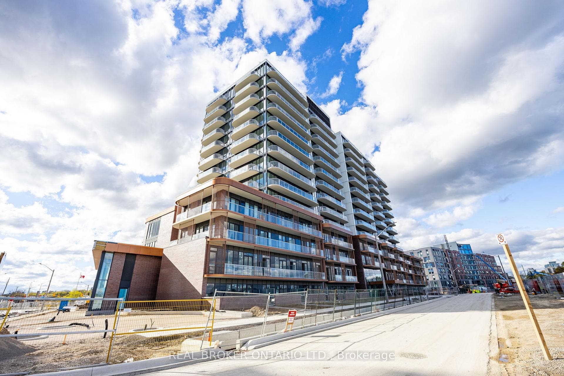 220 Missinnihe Way Unit 1117, Mississauga, ON L5H 0A9 - Photo 1