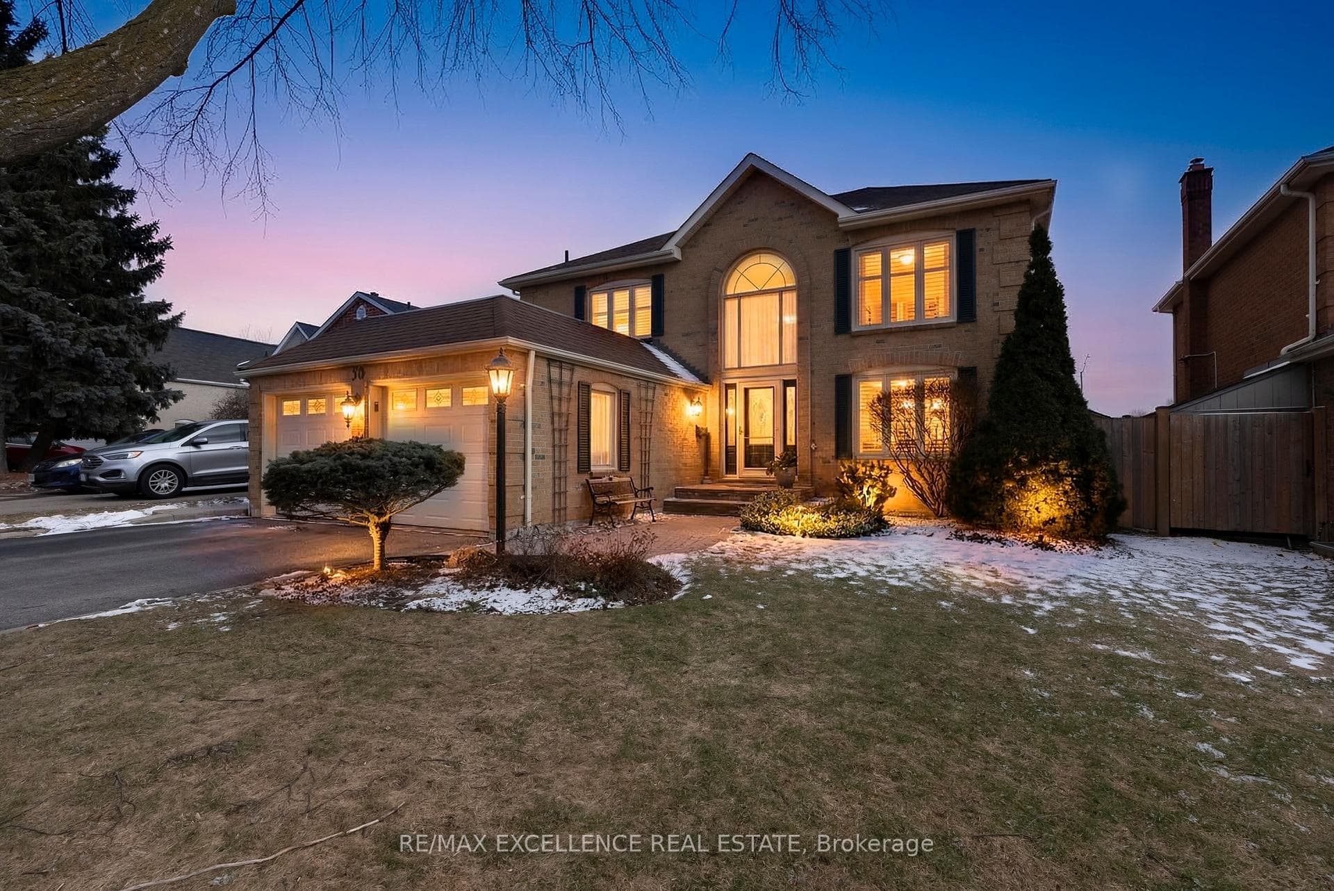 Large Driveway with 6 Car Parking