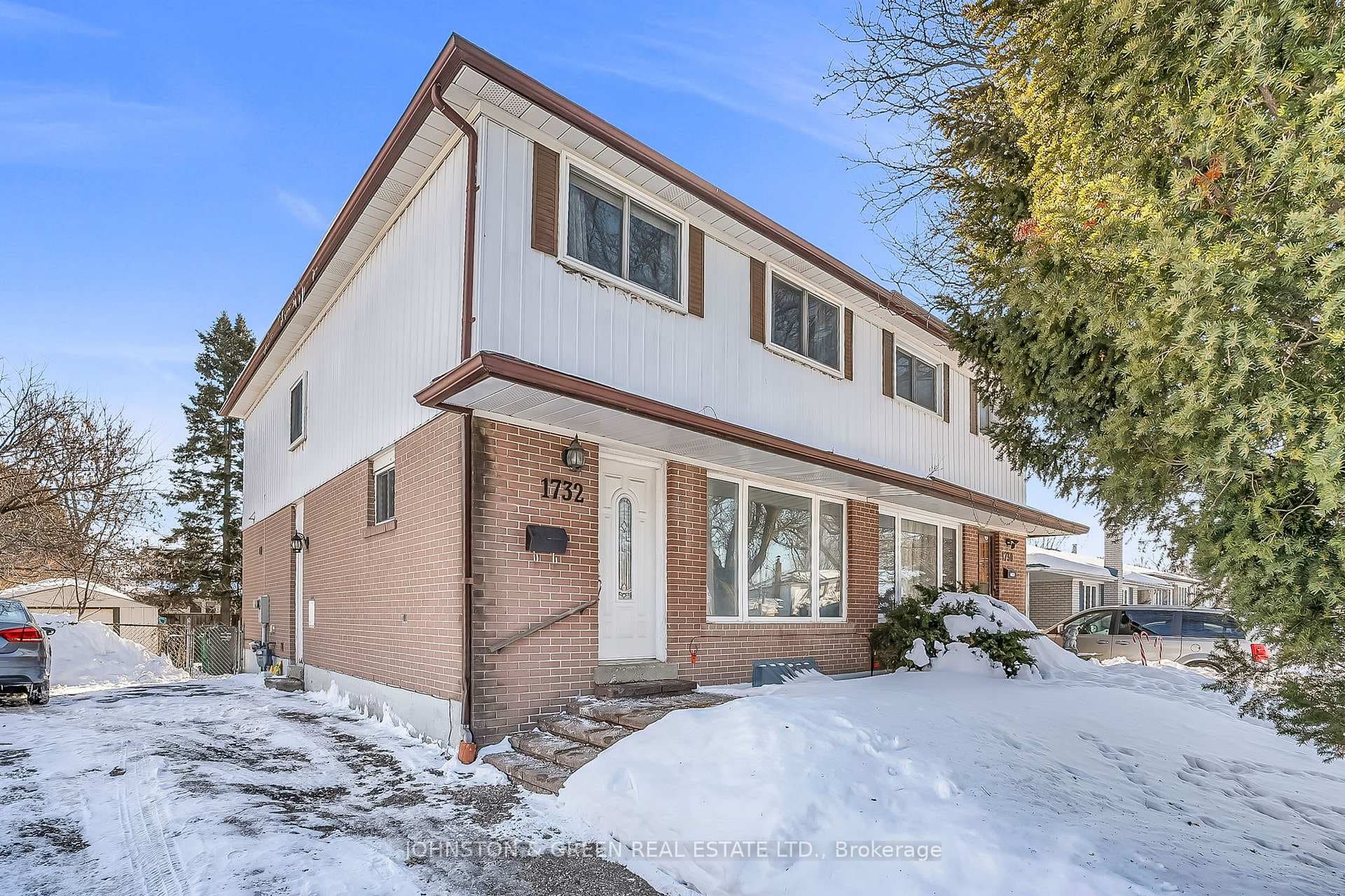 1732 Oberon Crescent, Mississauga, ON L4X 2K8 - Photo 1