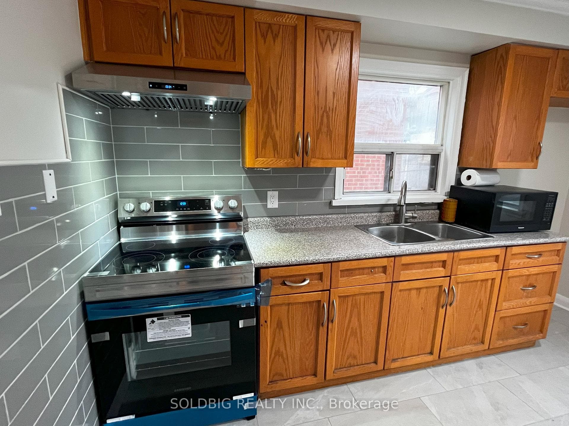 2161 Dufferin Street Unit UPPER, Forest Hill / Deer Park, ON M6E 3R9 - Photo 1