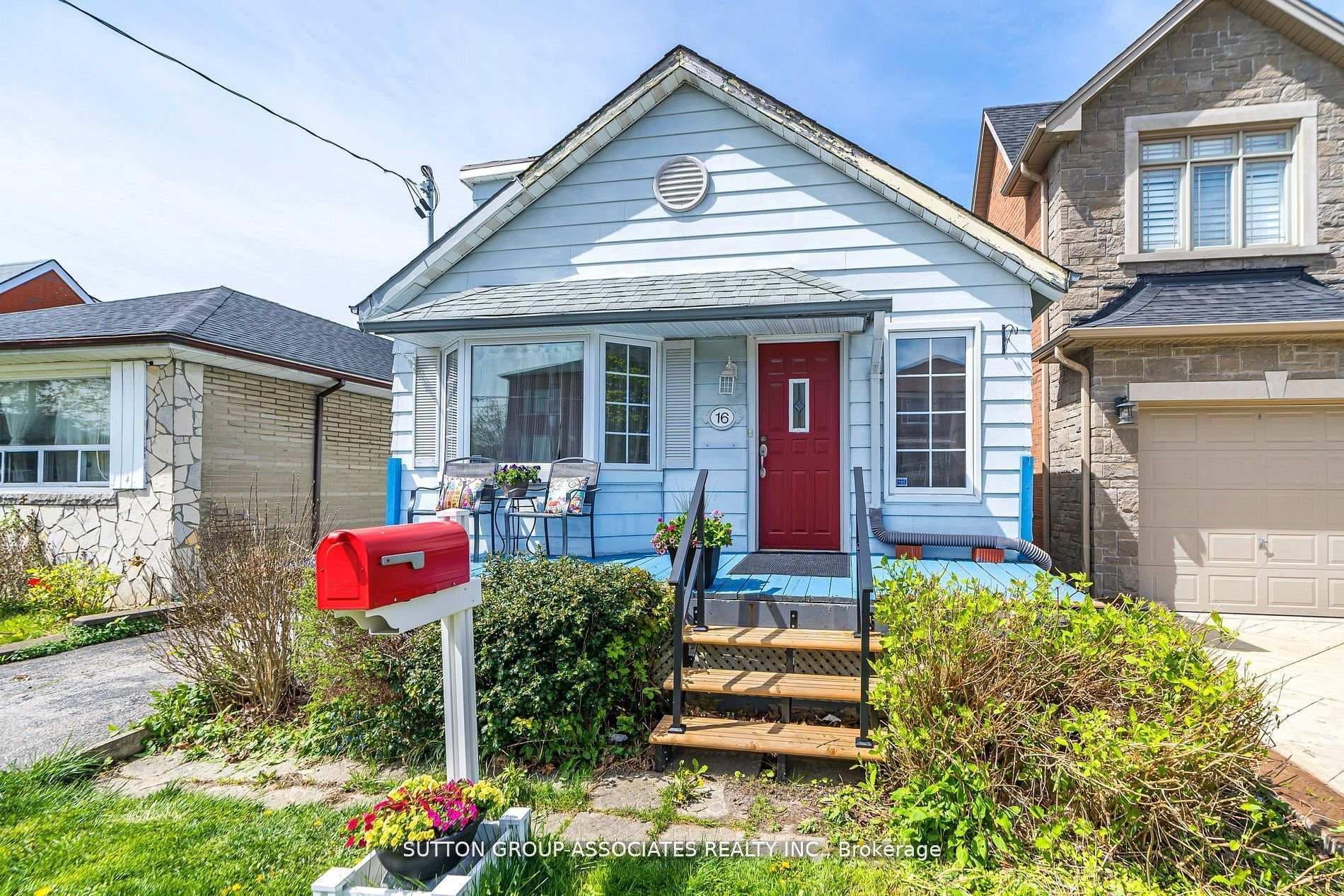 16 North Bonnington Avenue, Dorset Park / Kennedy Park, ON M1K 1X2 - Photo 1