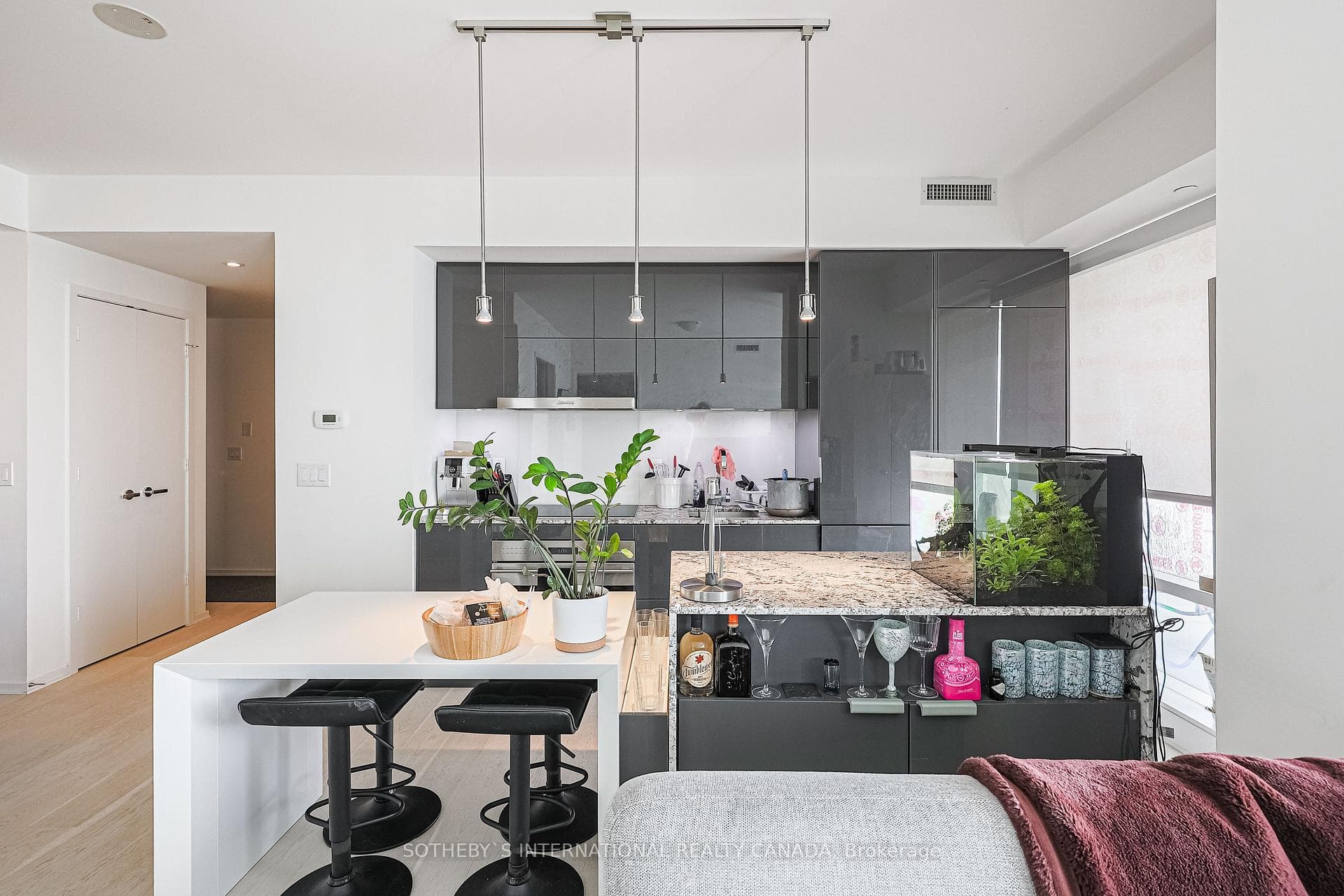 1 Bloor Street Unit 7002, Toronto C08
