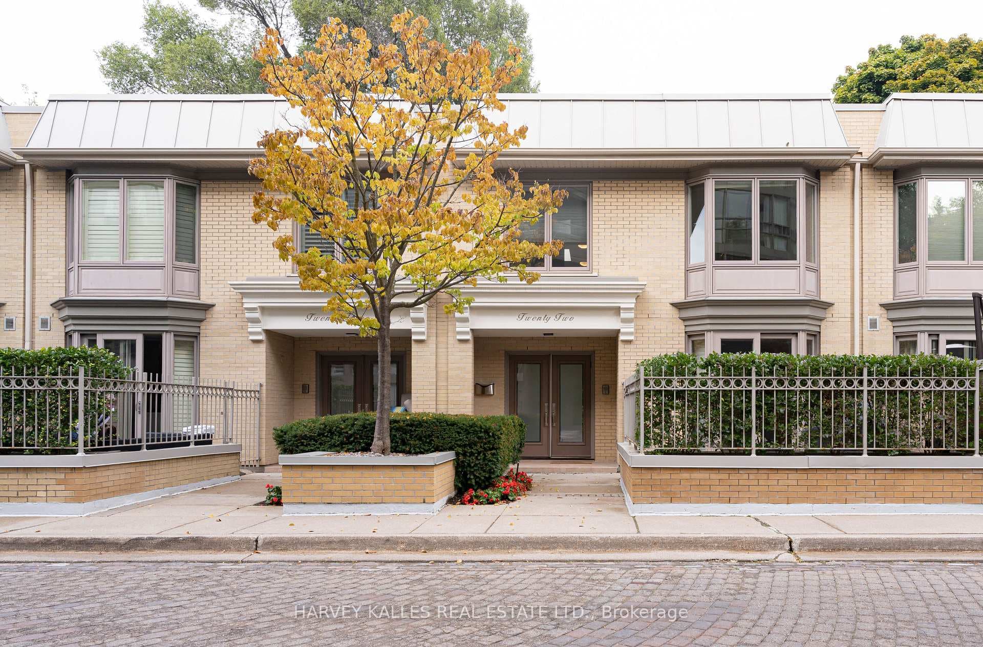 22 Lower Village Gate, Forest Hill / Deer Park, ON M5P 3L7 - Photo 1