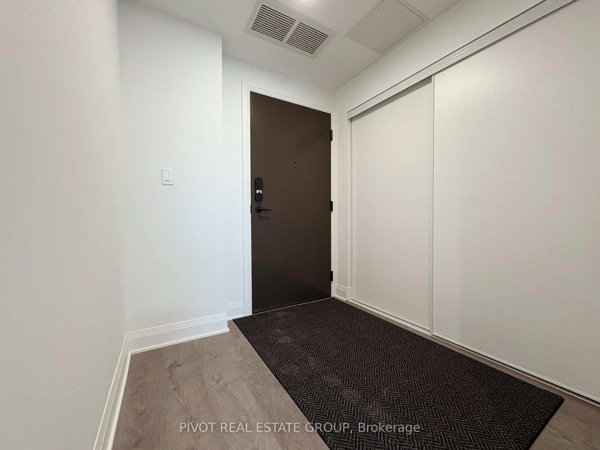 2 Erskine Road Unit 2210, Mississauga, ON L5B 0S1 - Photo 1