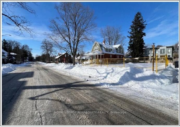 52 Forest Avenue, Mississauga, ON L5G 1L2 - Photo 1