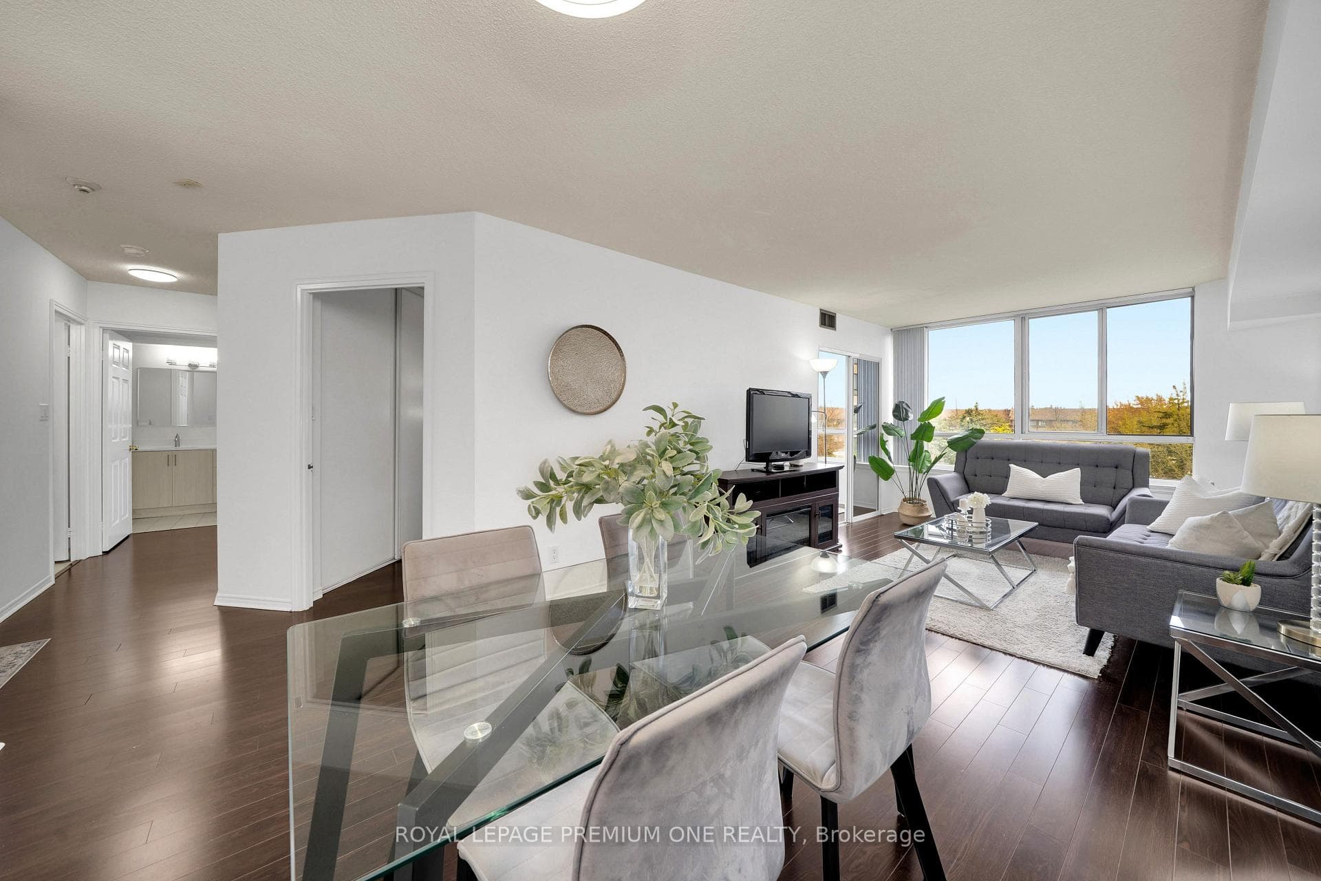 1001 cedarglen Gate Unit 310, Mississauga, ON L5C 4R2 - Photo 1