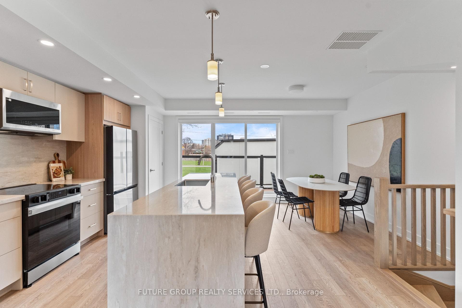 15 Acorn Avenue Unit Unit 3, Etobicoke (Islington / Rexdale), ON M9B 3P7 - Photo 1