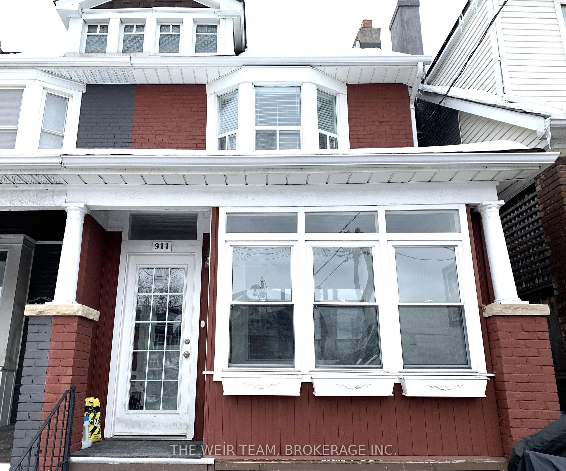 911 Woodbine Avenue, The Beaches / Upper Beaches, ON M4C 4B6 - Photo 1