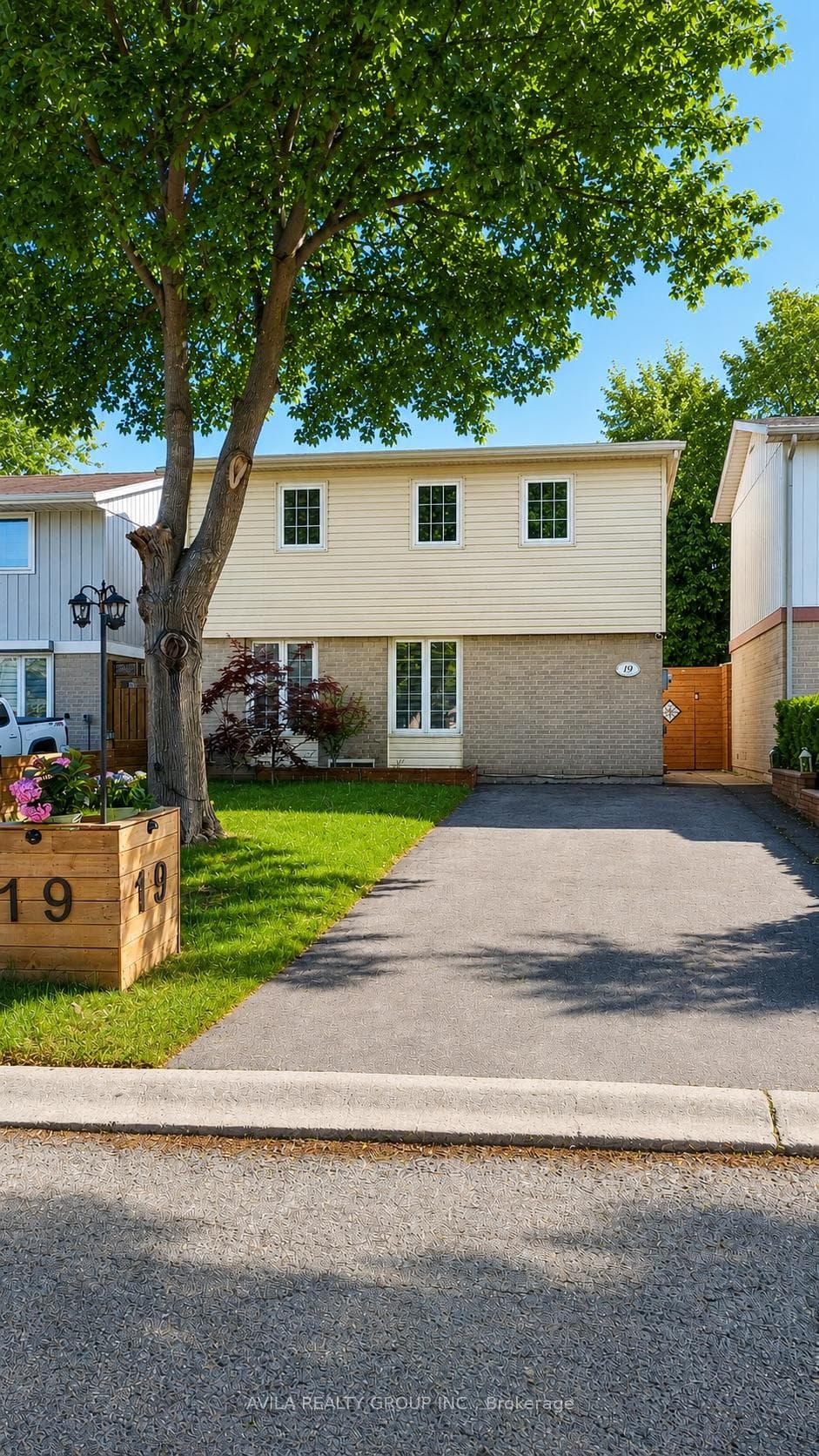 19 Habitat Square, Brampton, ON L6S 1X7 - Photo 1