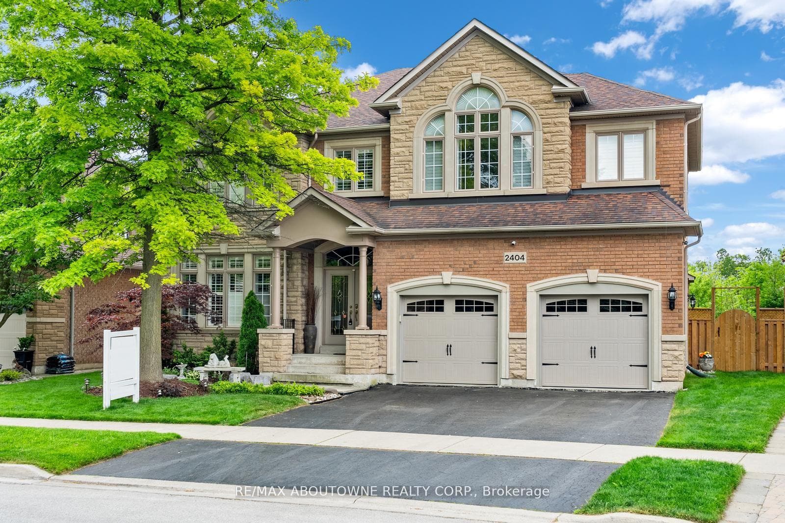 2404 Valley Forest Way, Oakville