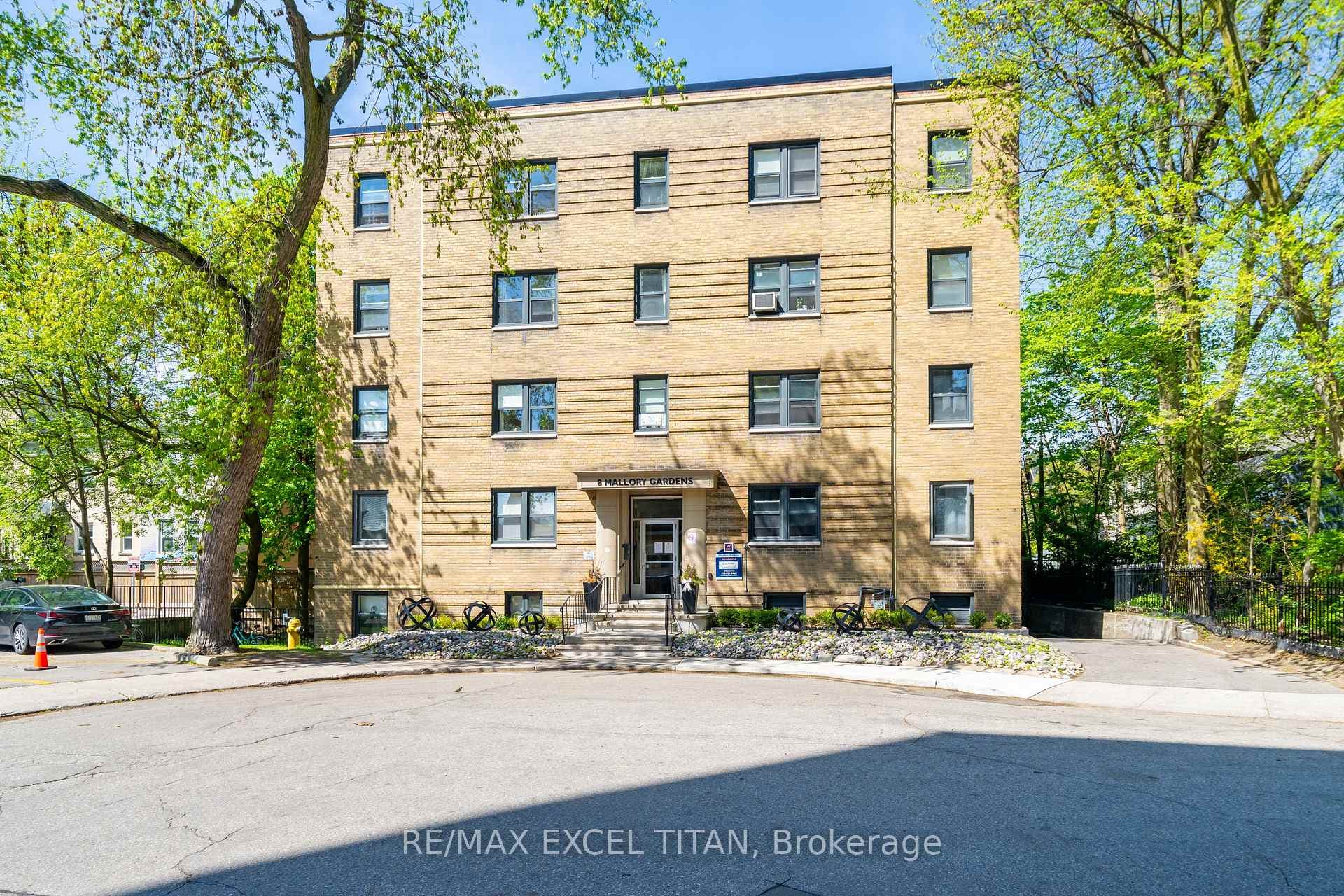 8 Mallory Gardens Unit 24, Toronto C02