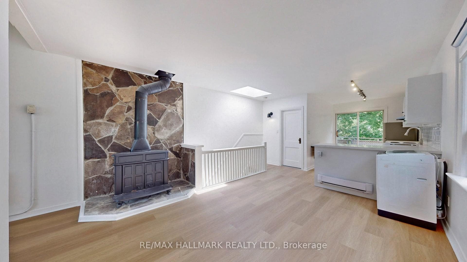 215 Kingston Road Unit Upper, The Beaches / Upper Beaches, ON M4L 1T5 - Photo 1