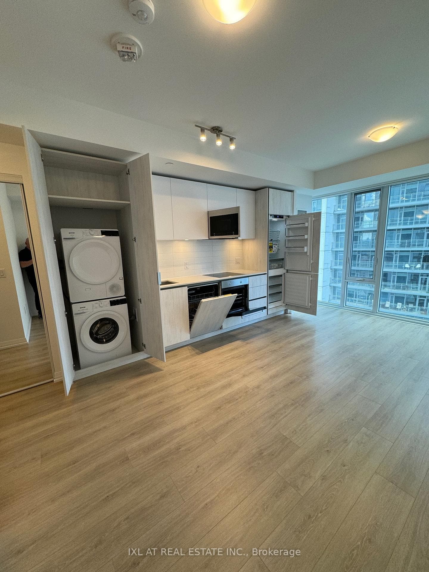 8 Widmer Street Unit 2208, Downtown Toronto / Waterfront, ON M5V 2E7 - Photo 1