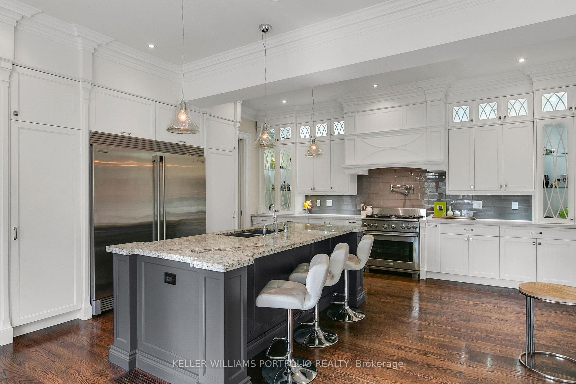 92 Pinetree Way, Mississauga, ON L5G 2R1 - Photo 1