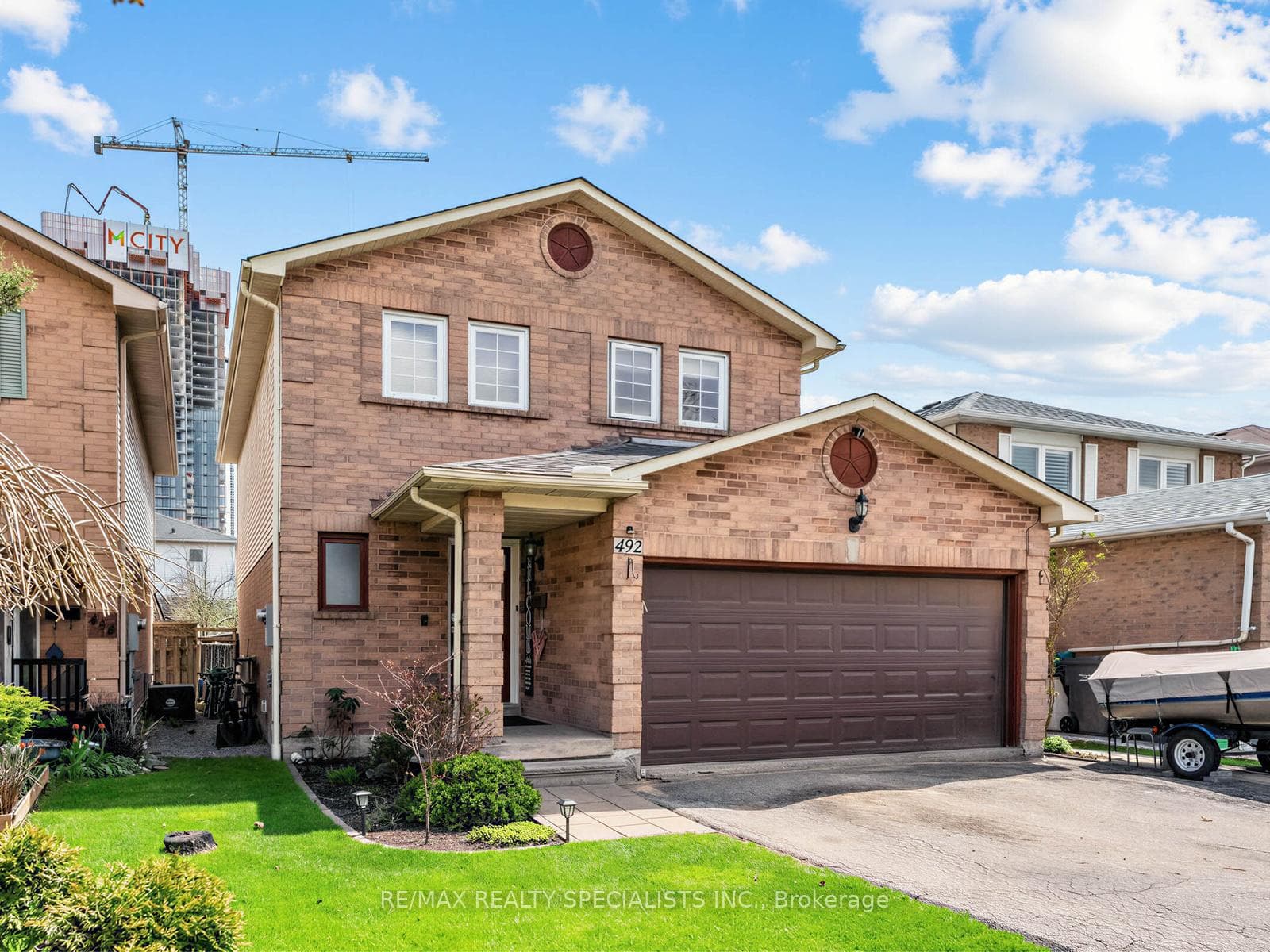 492 Parkview Boulevard, Mississauga, ON L5B 3M6 - Photo 1