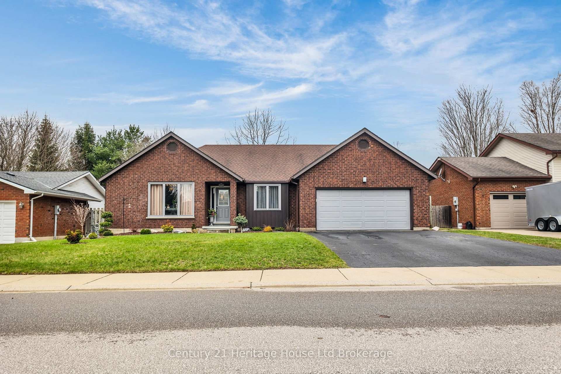 15 Gibson Drive, Tillsonburg, ON N4G 5G4 - Photo 1