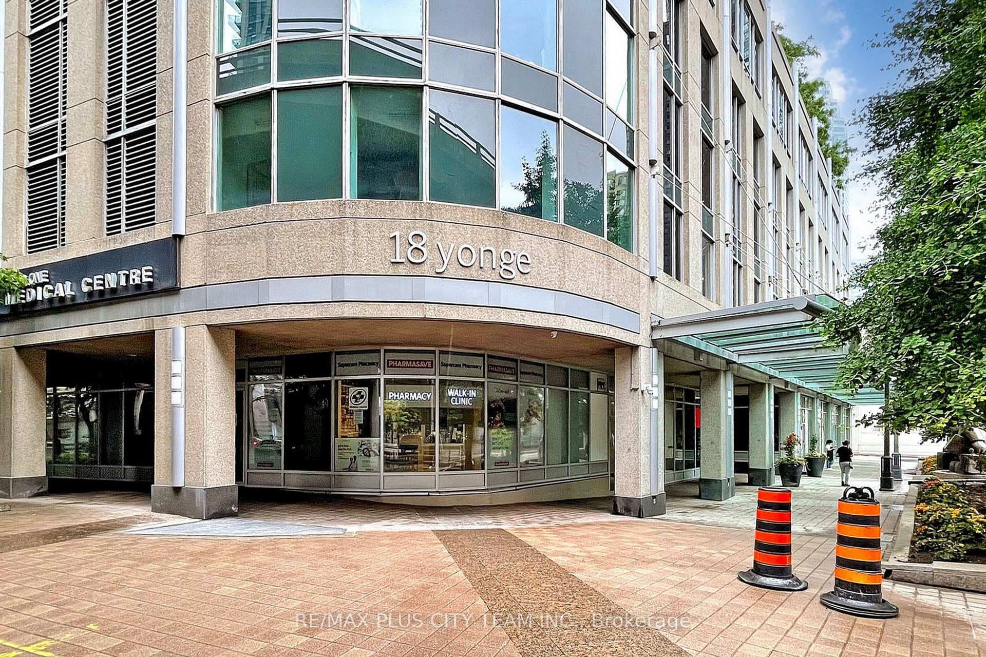 18 Yonge Street Unit 1809, Downtown Toronto / Waterfront, ON M5E 1Z8 - Photo 1