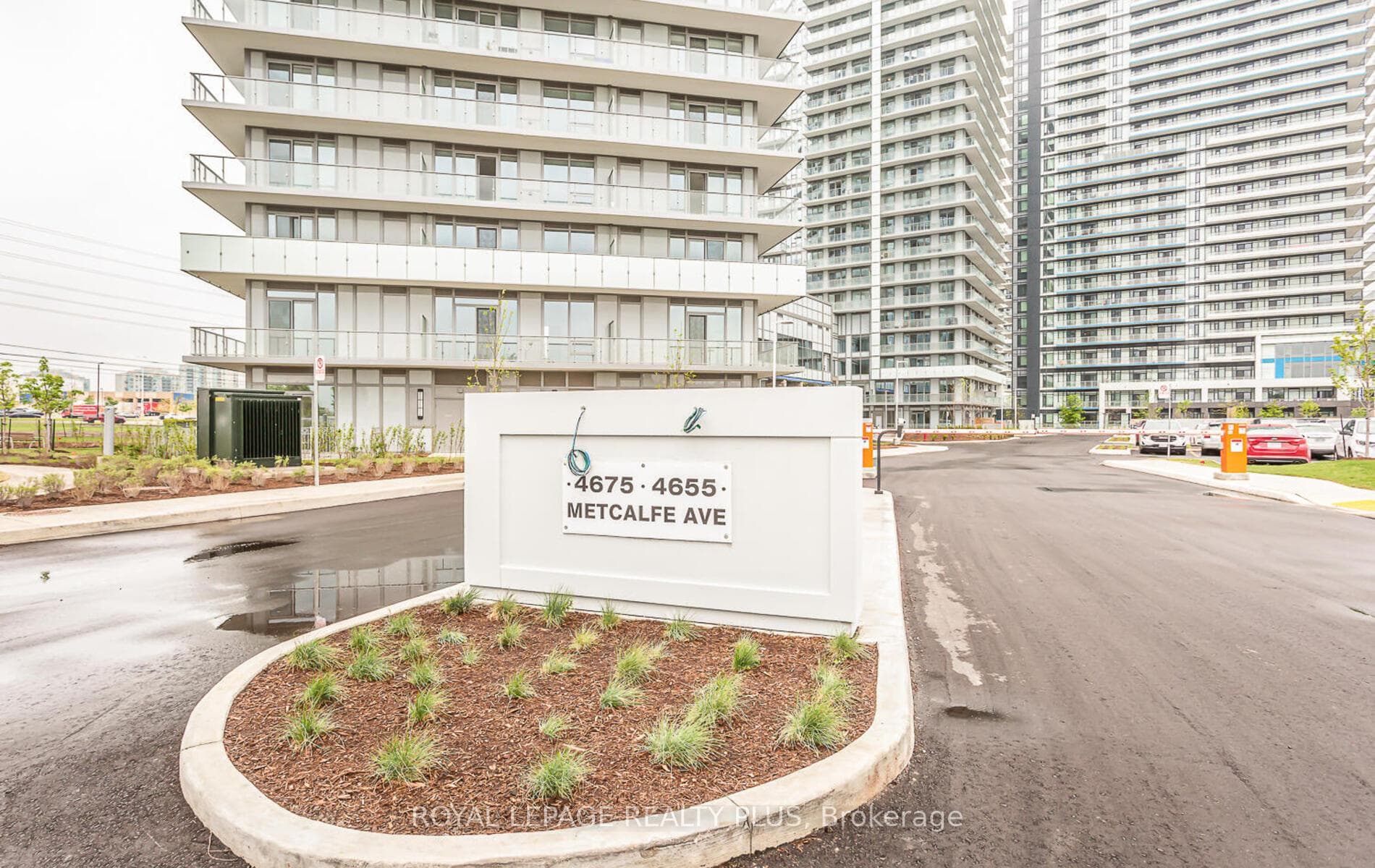 4675 Metcalfe Avenue Unit 806, Mississauga, ON L5M 0Z8 - Photo 1